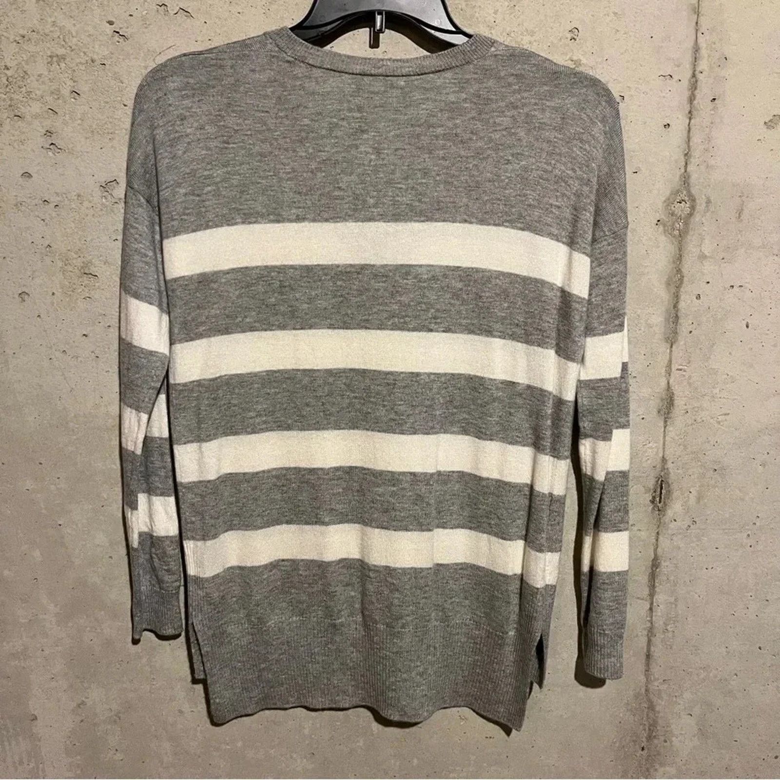 Gap Women’s GAP Lightweight Sweater Striped Deep V-Neck Size XS Size XS / US 0-2 / IT 36-38 - 5 Thumbnail