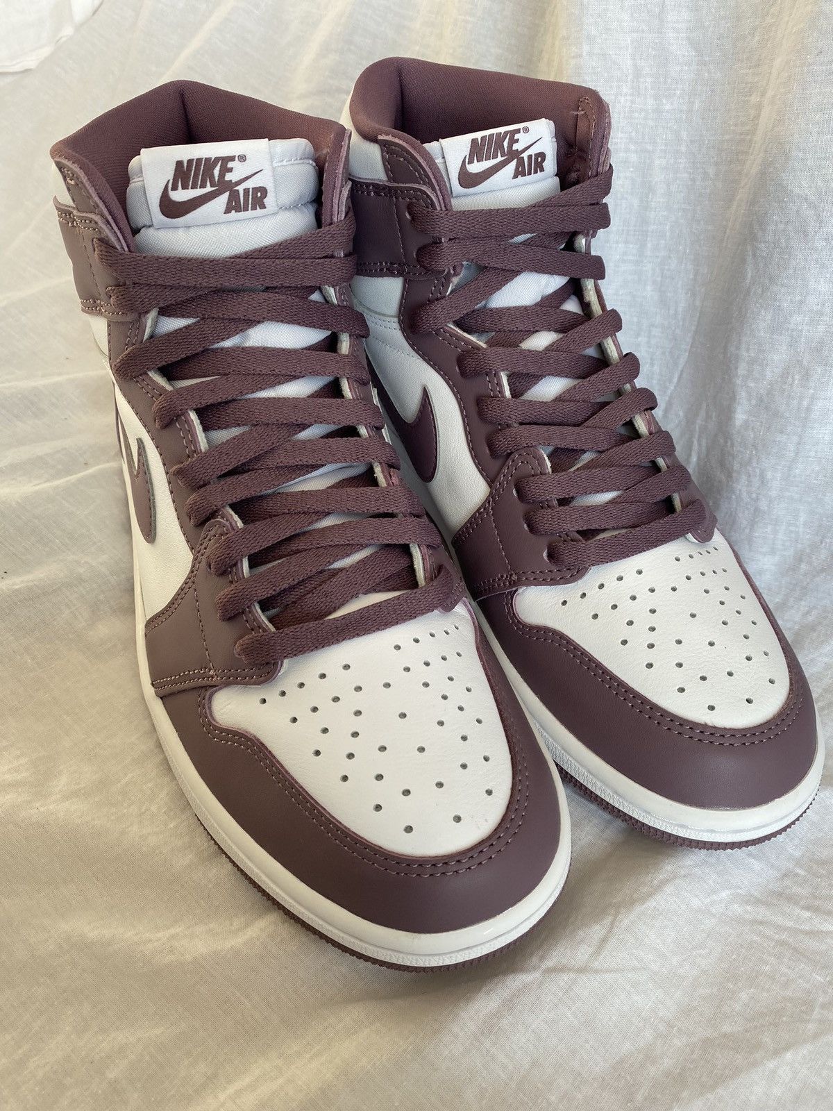 The North Face Nike Air Jordan One Mauve White Size US 10 / EU 43 - 12 Thumbnail