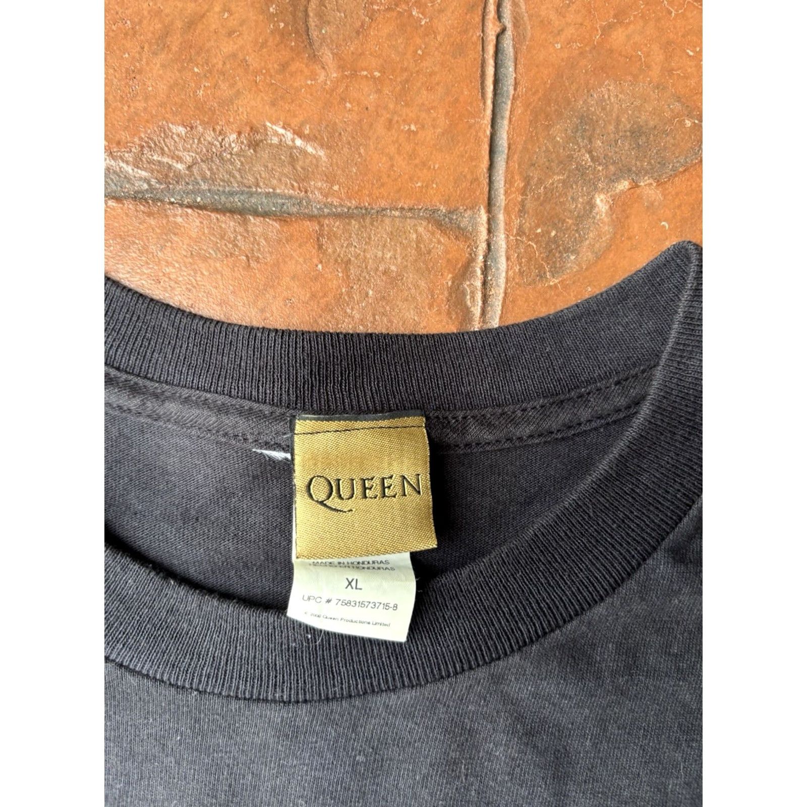 Vintage VINTAGE Queen We Will Rock You 2008 Band T-Shirt XL Men Black Short Sleeve Crew Neck Graphic Tee Size US XL / EU 56 / 4 - 2 Thumbnail