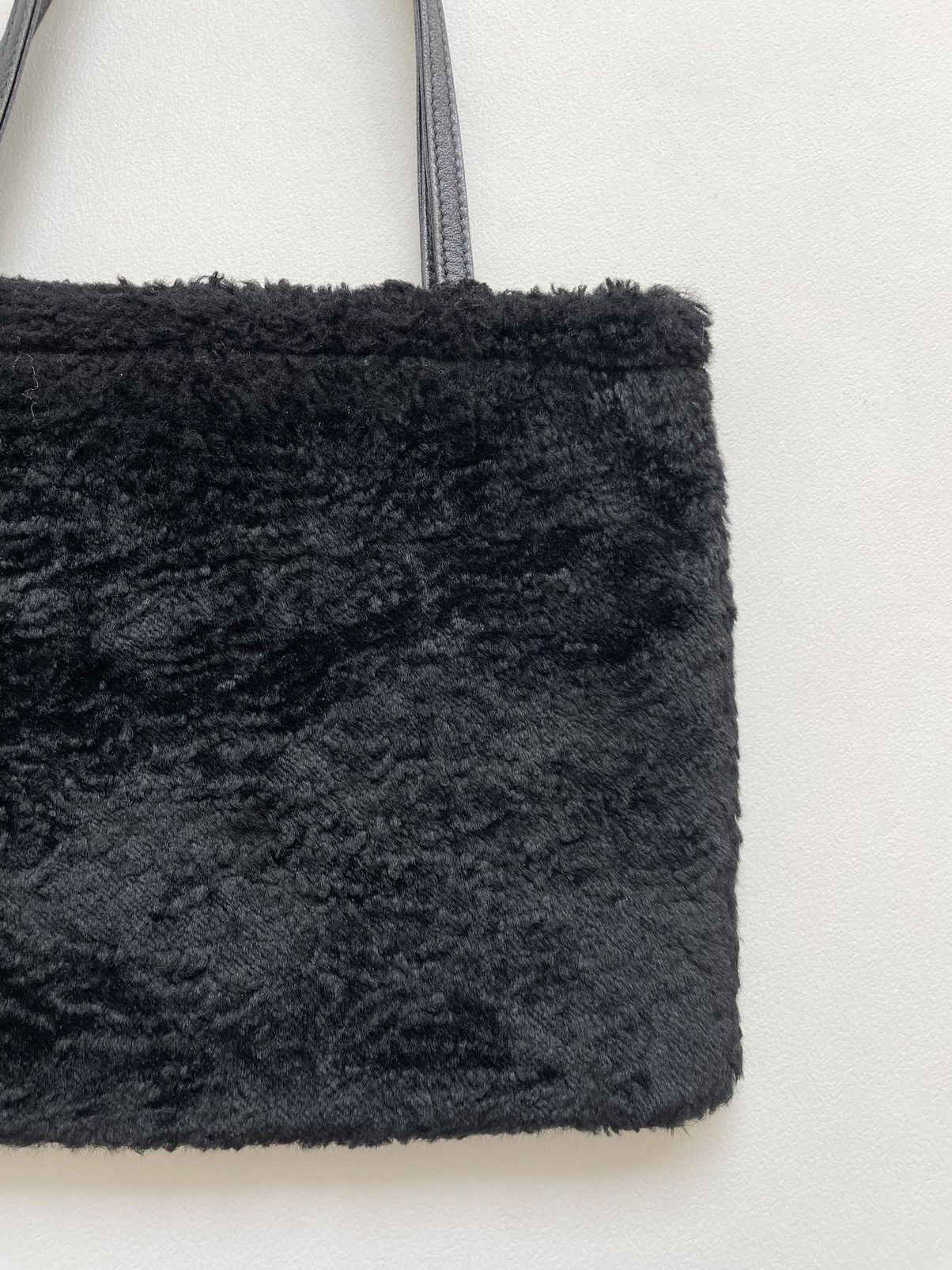 Miu Miu A/W 1999 Black Shearling Mini Hand Bag Size ONE SIZE - 8 Thumbnail