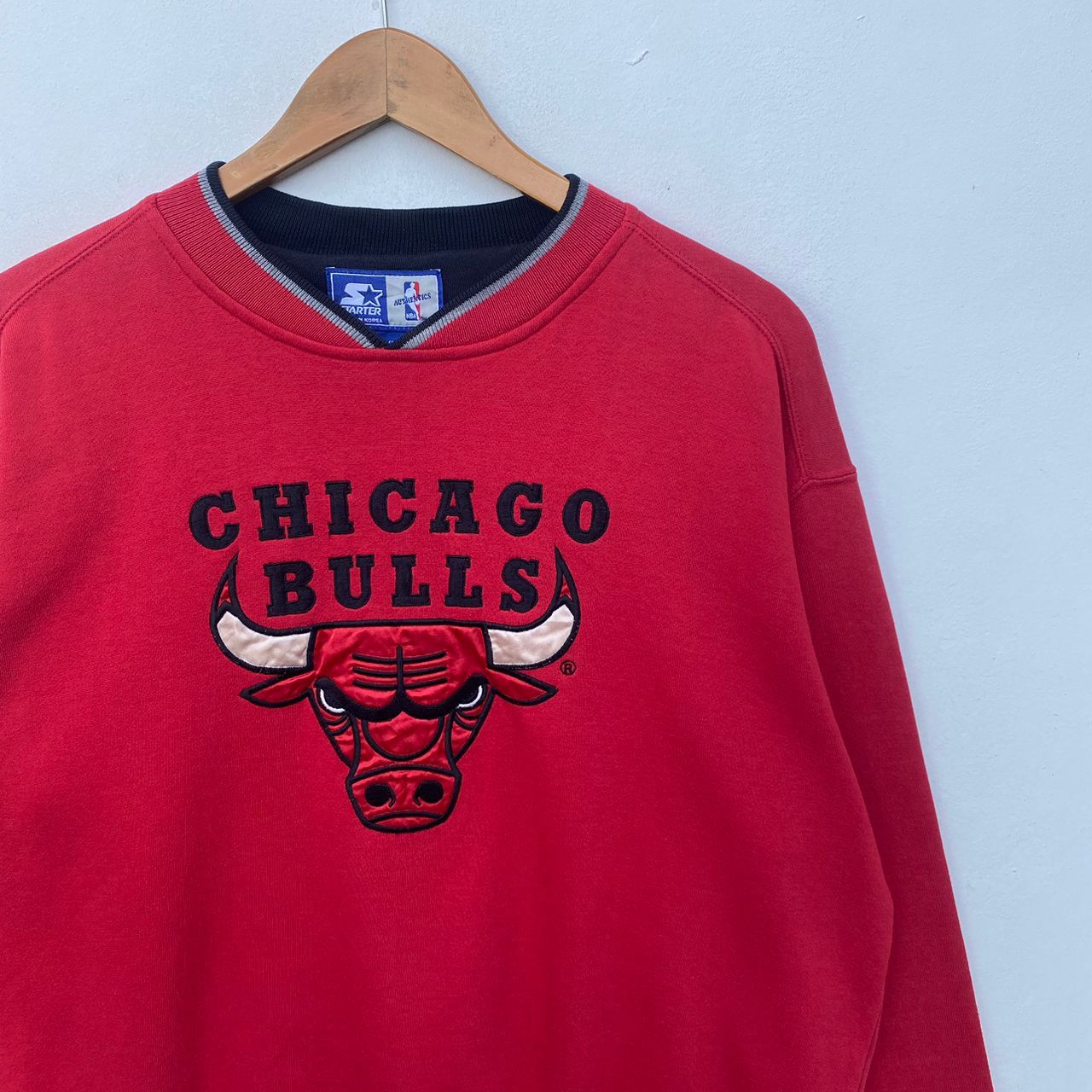 NBA × Vintage VINTAGE CHICAGO BULLS SWEATSHIRT XL PULLOVER RED Size US XL / EU 56 / 4 - 3 Thumbnail
