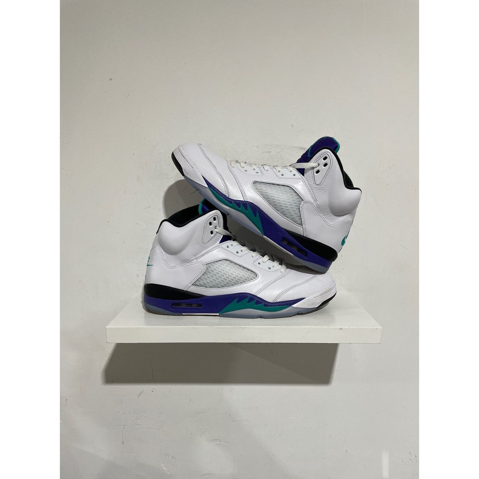 Nike JORDAN 5 RETRO GRAPE 2025 SIZE 13 PREOWNED Size US 13 / EU 46 - 1 Thumbnail