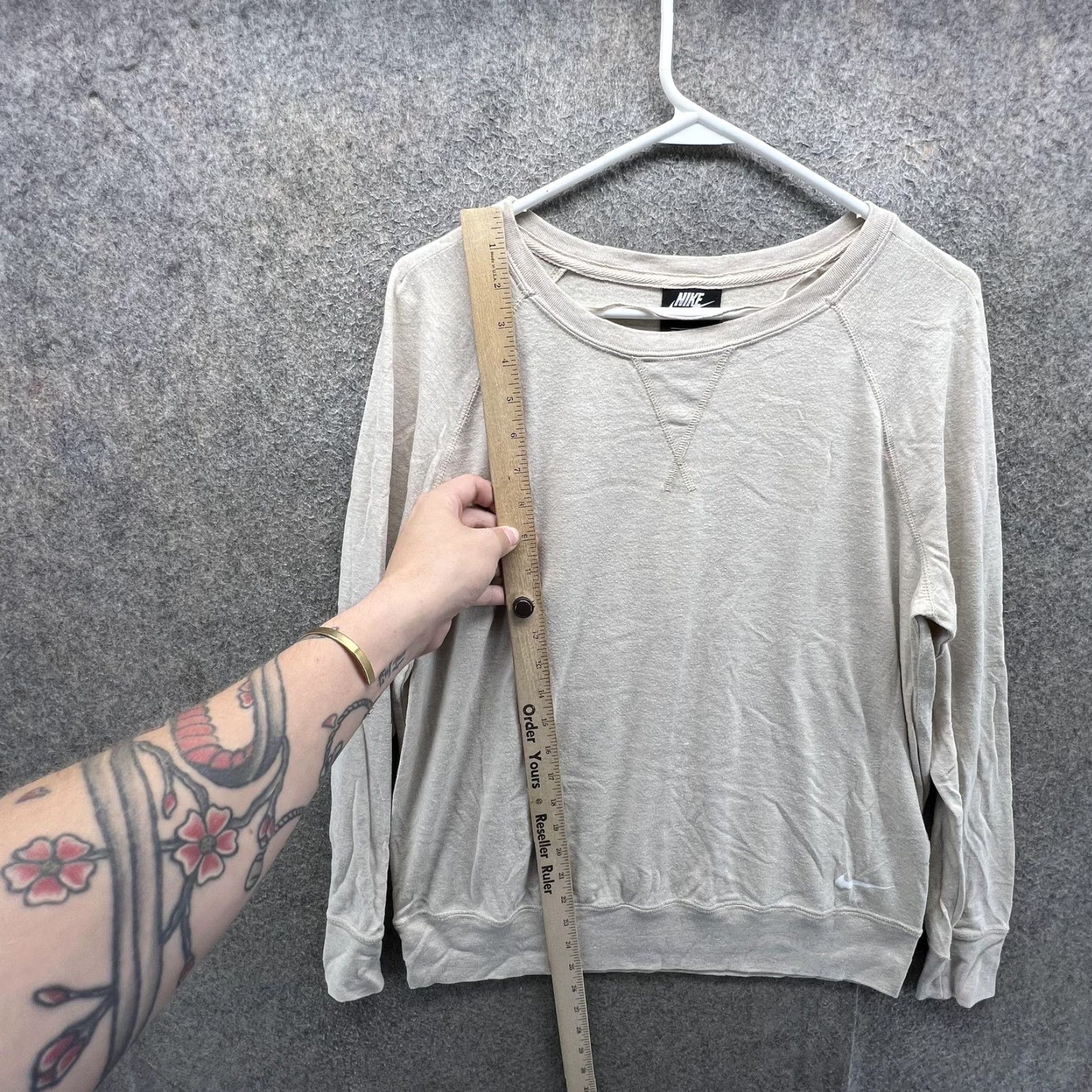 Nike Nike Sweatshirt Womens Large Beige Lightweight Jersey Crewneck Pullover Logo Size L / US 10 / IT 46 - 6 Thumbnail