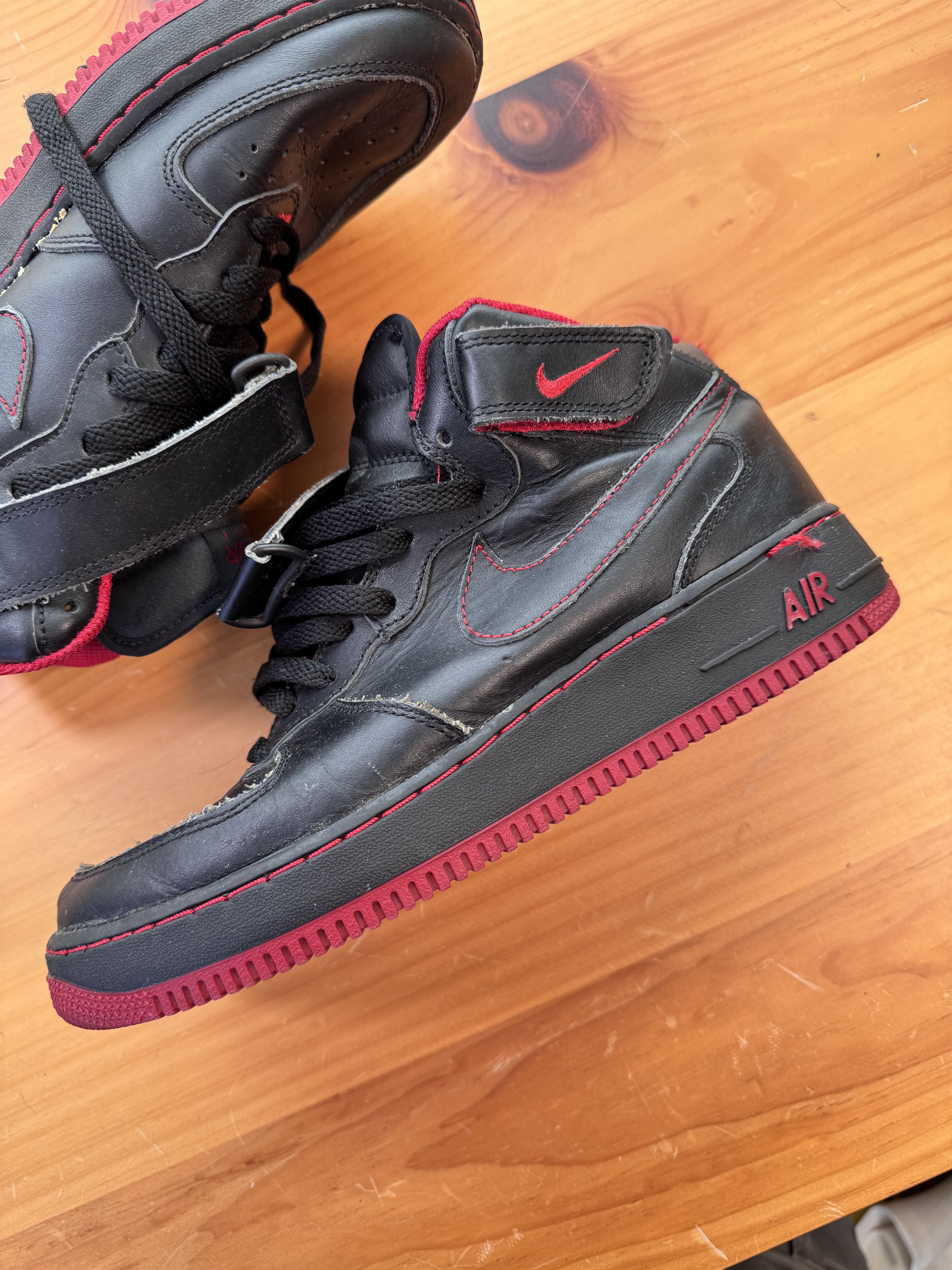 Nike 2002 Nike Air Force 1 Mid Black Red Contrast stitch Size US 9 / EU 42 - 2 Thumbnail