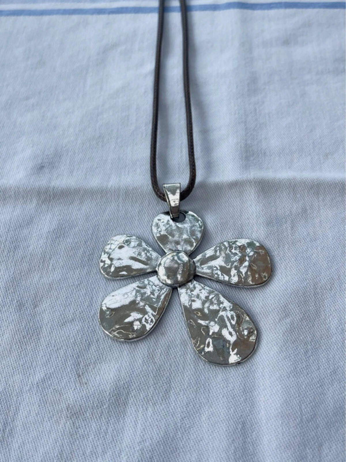 Other Silver plated brown statement flower pendant floral necklace Size ONE SIZE - 2 Thumbnail