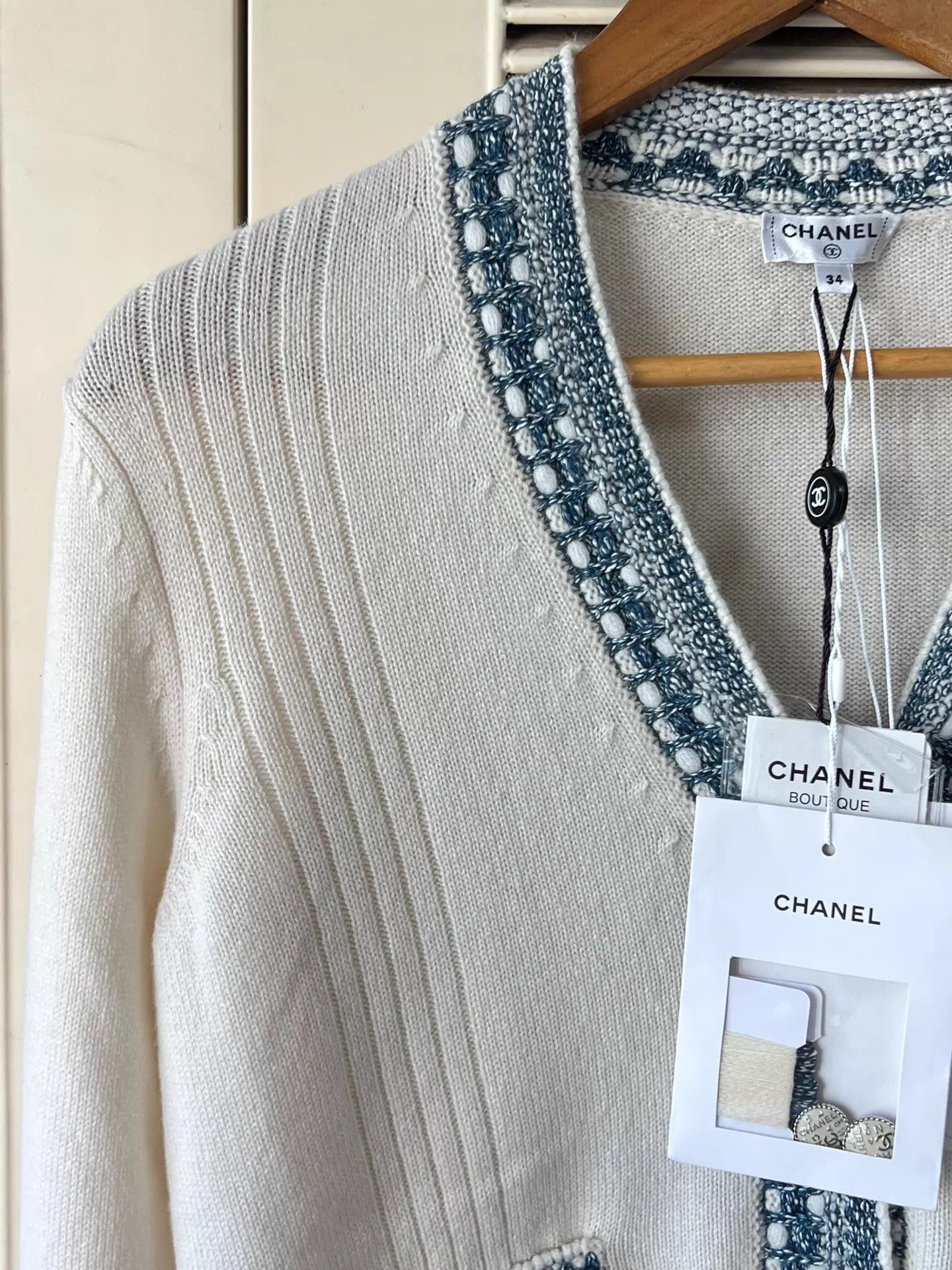 Chanel Chanel Cashmere Cardigan Cream Blue Trim 34 Size XS / US 0-2 / IT 36-38 - 4 Thumbnail