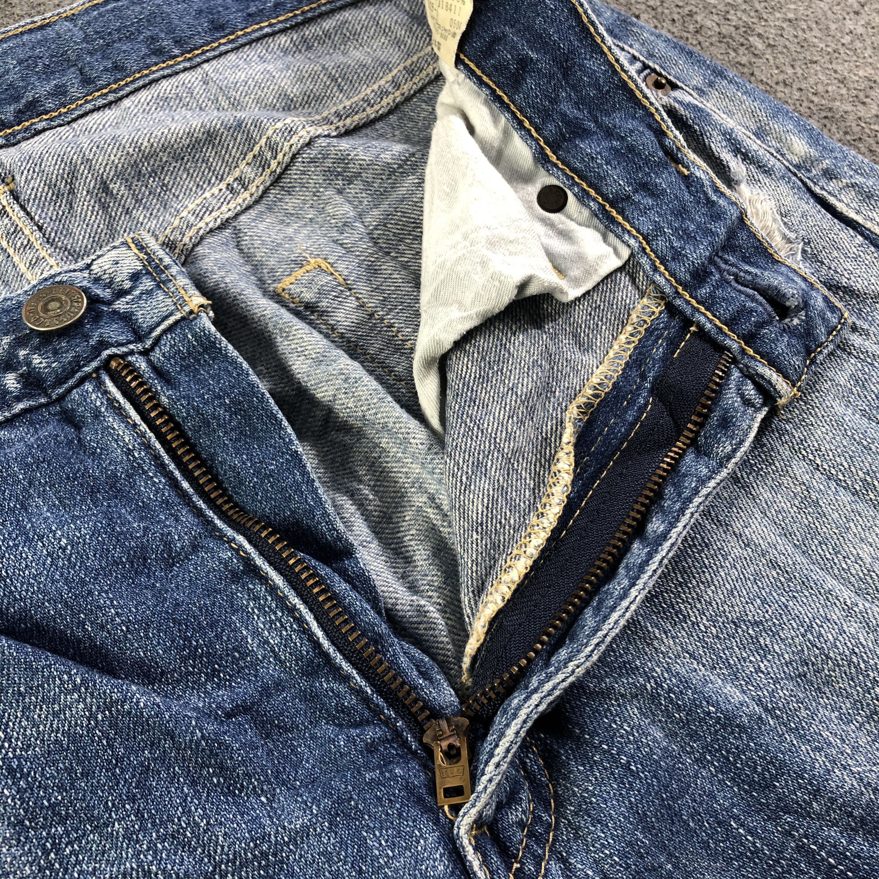 Levi's 90s Vintage Blue Wash Levis 505 Jeans-J2897 Size US 33 - 8 Thumbnail