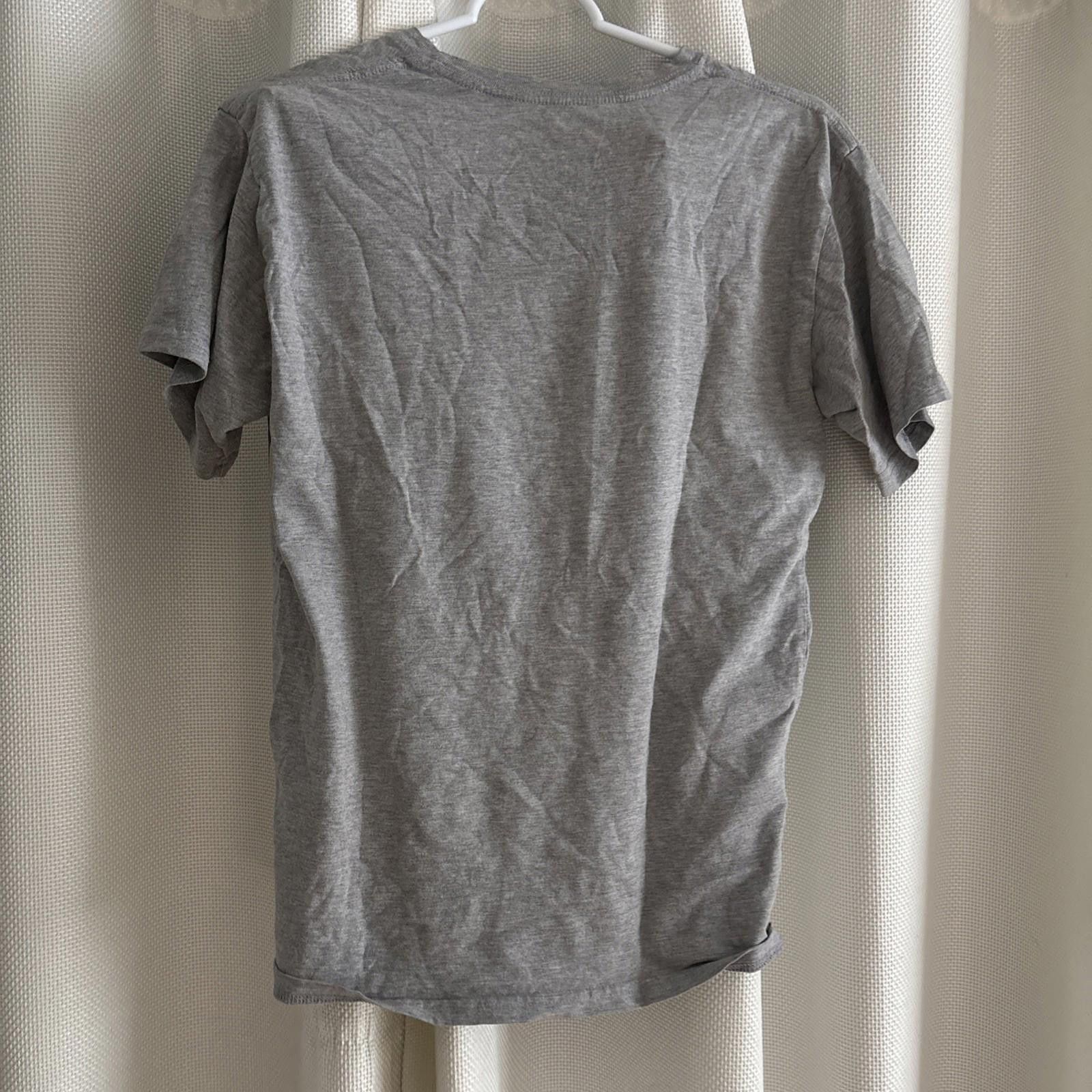 Nike Nike Gray/Yellow Logo T-Shirt Women's XL Male or Female Tee Size XL / US 12-14 / IT 48-50 - 2 Thumbnail