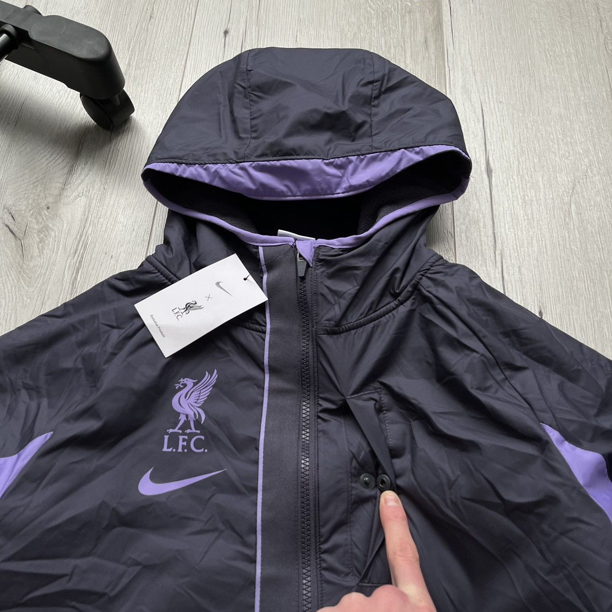 Nike Nike Liverpool FC 2023 Zip Up Hooded Fleece Nylon Jacket S Size US S / EU 44-46 / 1 - 3 Thumbnail