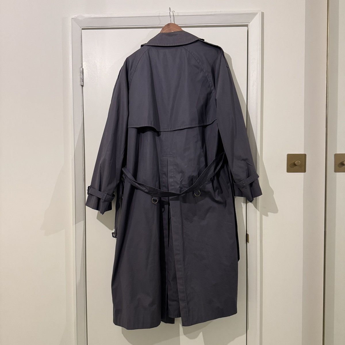 Burberry Vintage grey Burberry trench with gorgeous lining Size US XL / EU 56 / 4 - 1 Thumbnail