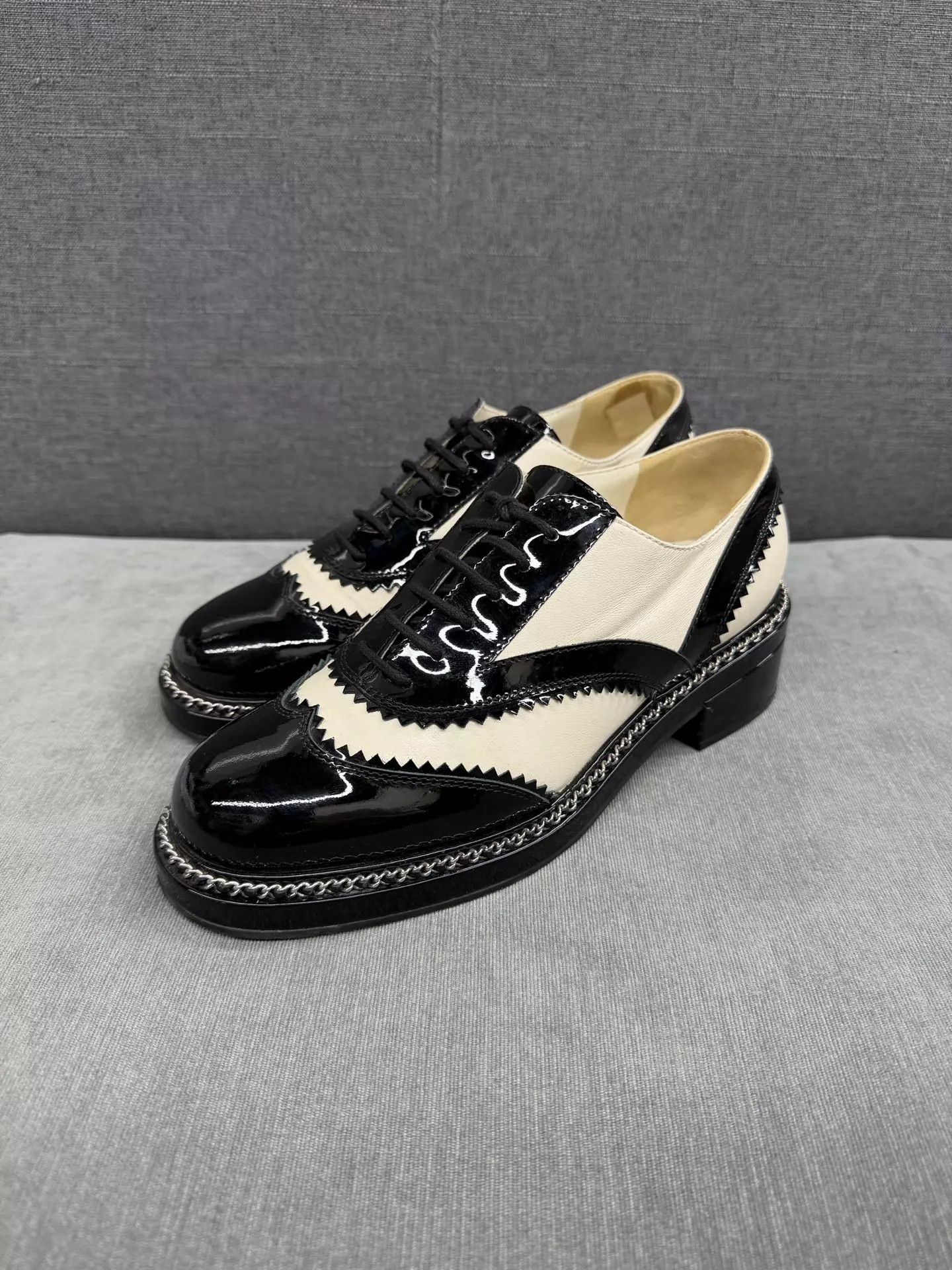 Chanel CHANEL Black/White Color Blocked Patent Leather Chain Flat 39 Size US 8.5 / IT 38.5 - 1 Thumbnail