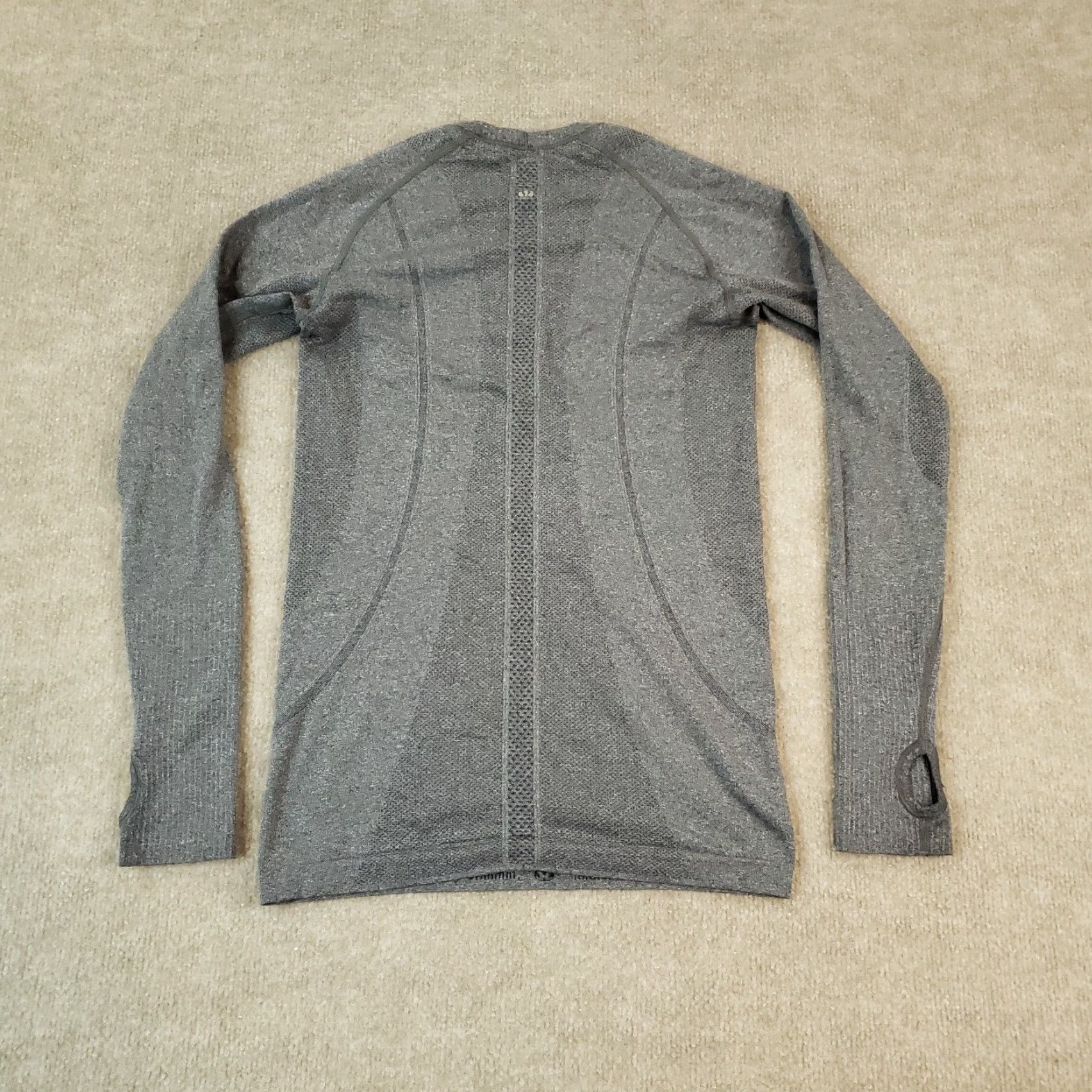 Lululemon Lululemon Long Sleeve Crew Neck Women's Small Gray Athleisure Running Shirt Size S / US 4 / IT 40 - 6 Thumbnail