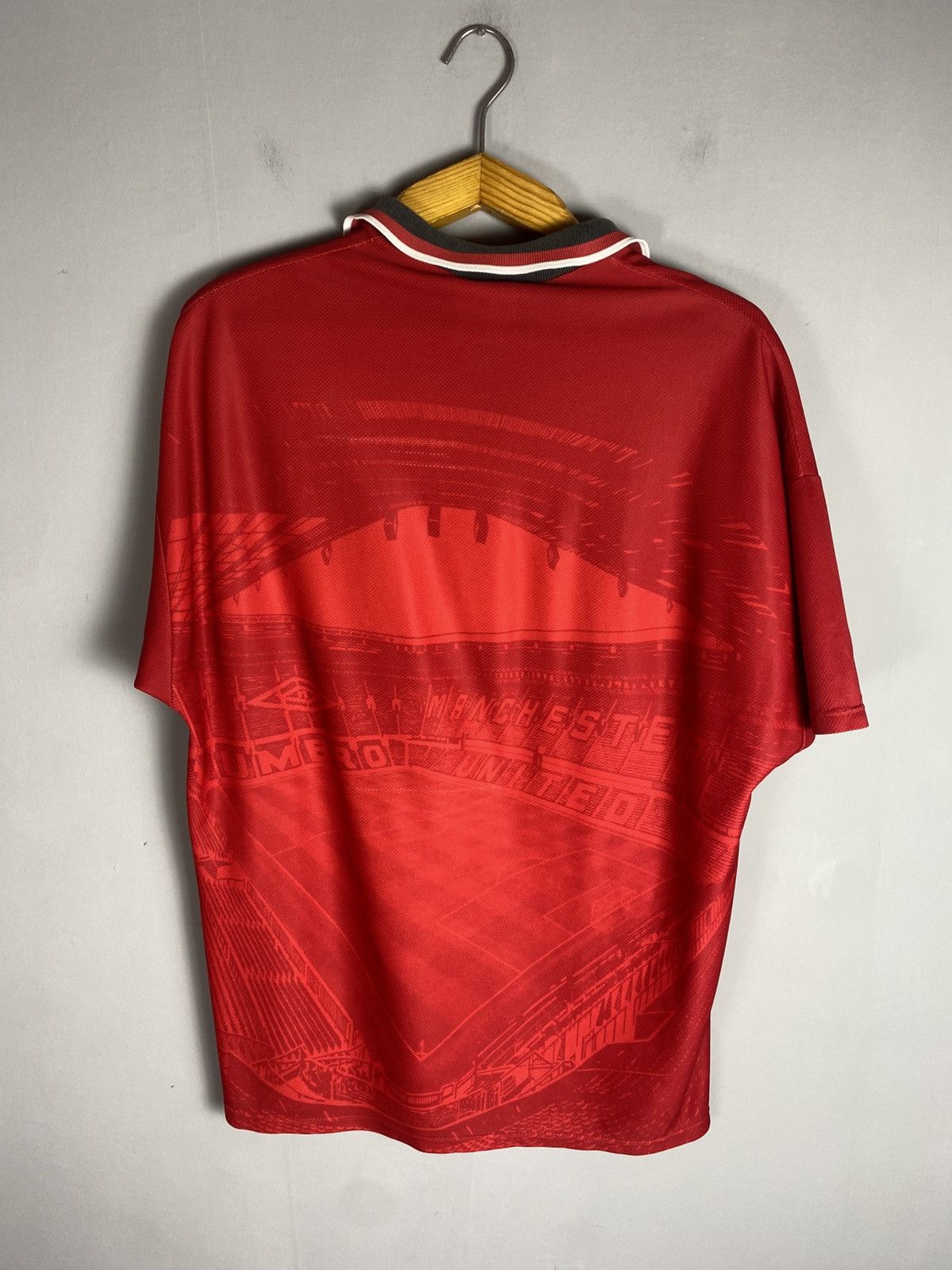 Umbro Vintage Umbro Manchester United jersey football sharp Size US L / EU 52-54 / 3 - 7 Thumbnail