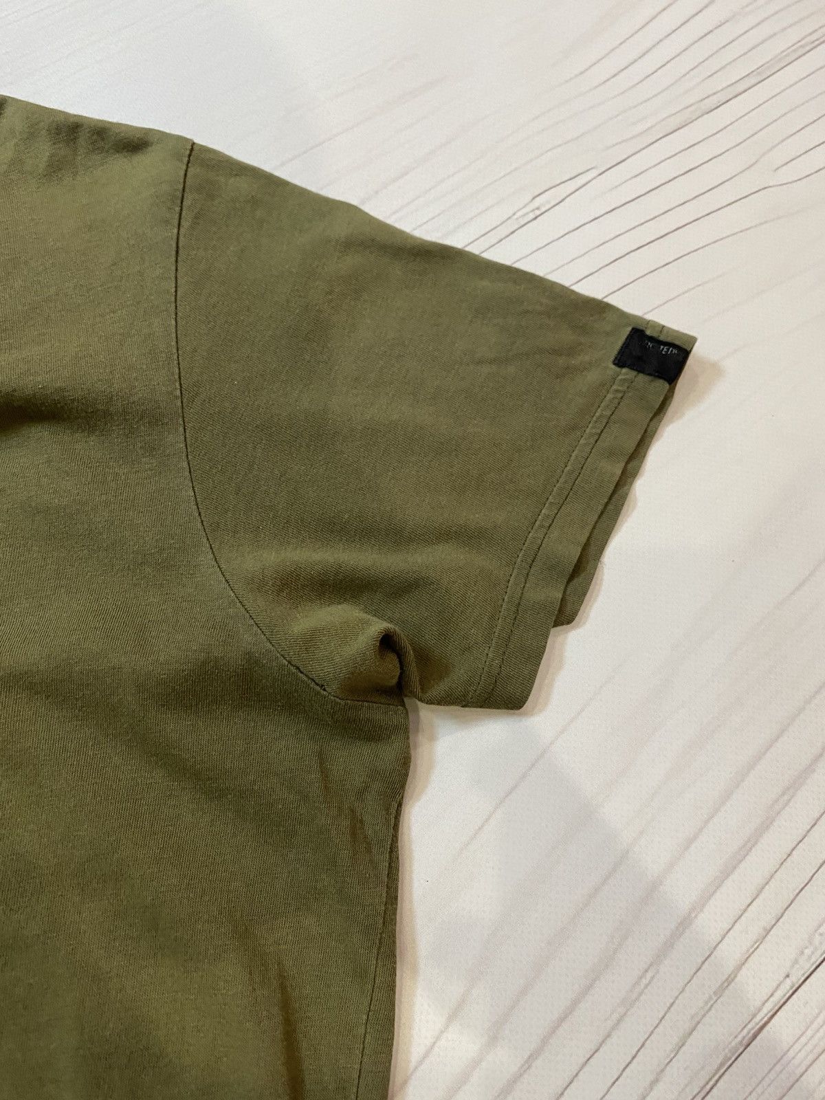 Arc'teryx Vintage Arcteryx Big Logo distressed gorpcore y2k t shirt Size US L / EU 52-54 / 3 - 12 Thumbnail