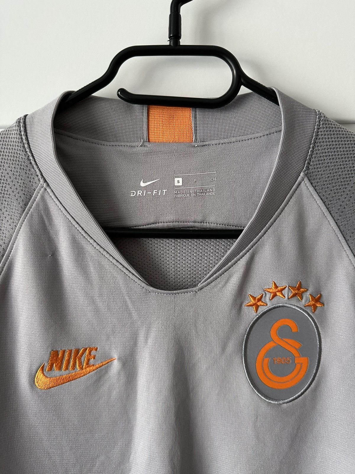 Nike 2019 Nike Turkey Galatasaray training soccer jersey Size US S / EU 44-46 / 1 - 2 Thumbnail