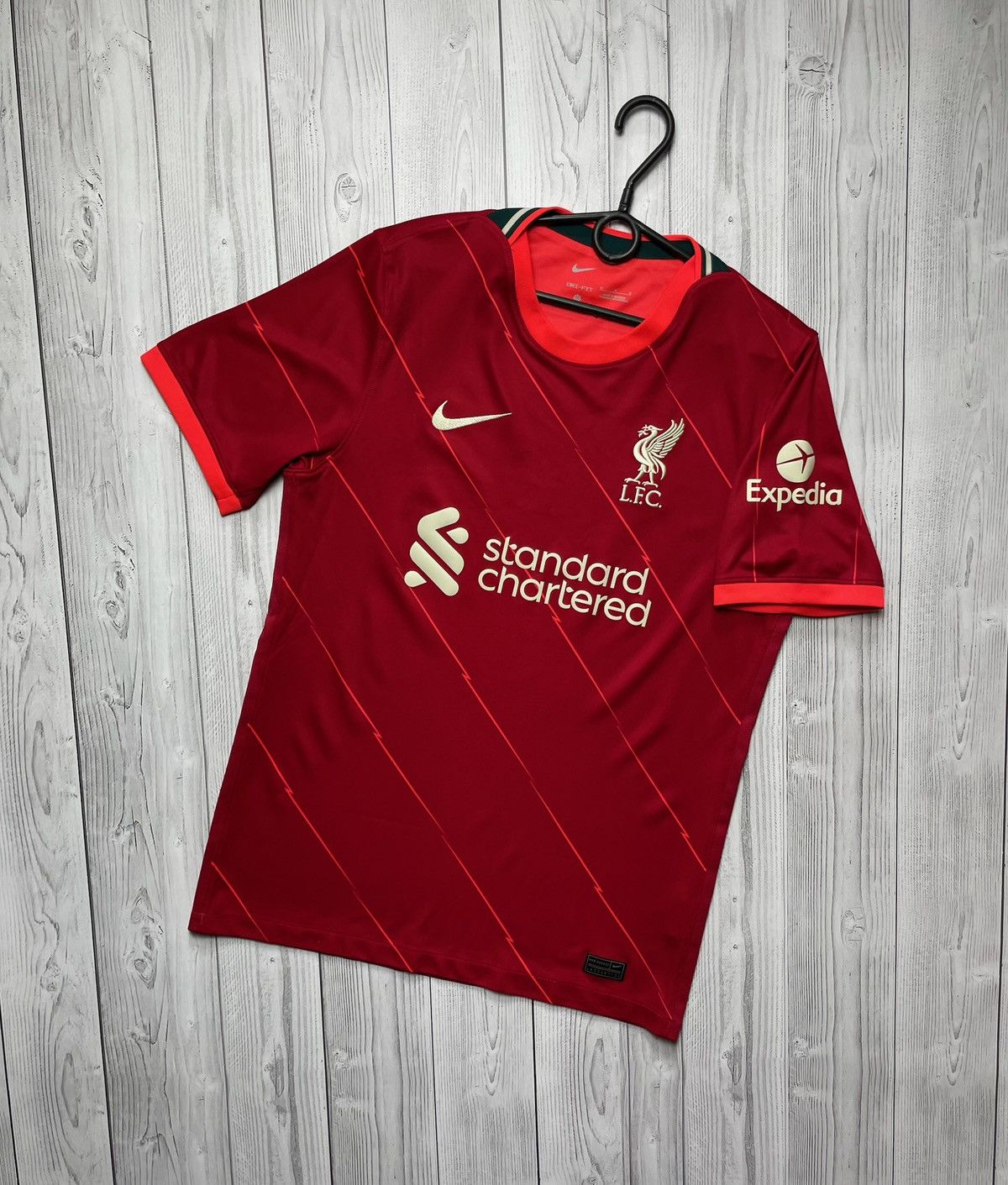 Nike Nike Liverpool soccer jersey size M red Size US M / EU 48-50 / 2 - 1 Thumbnail