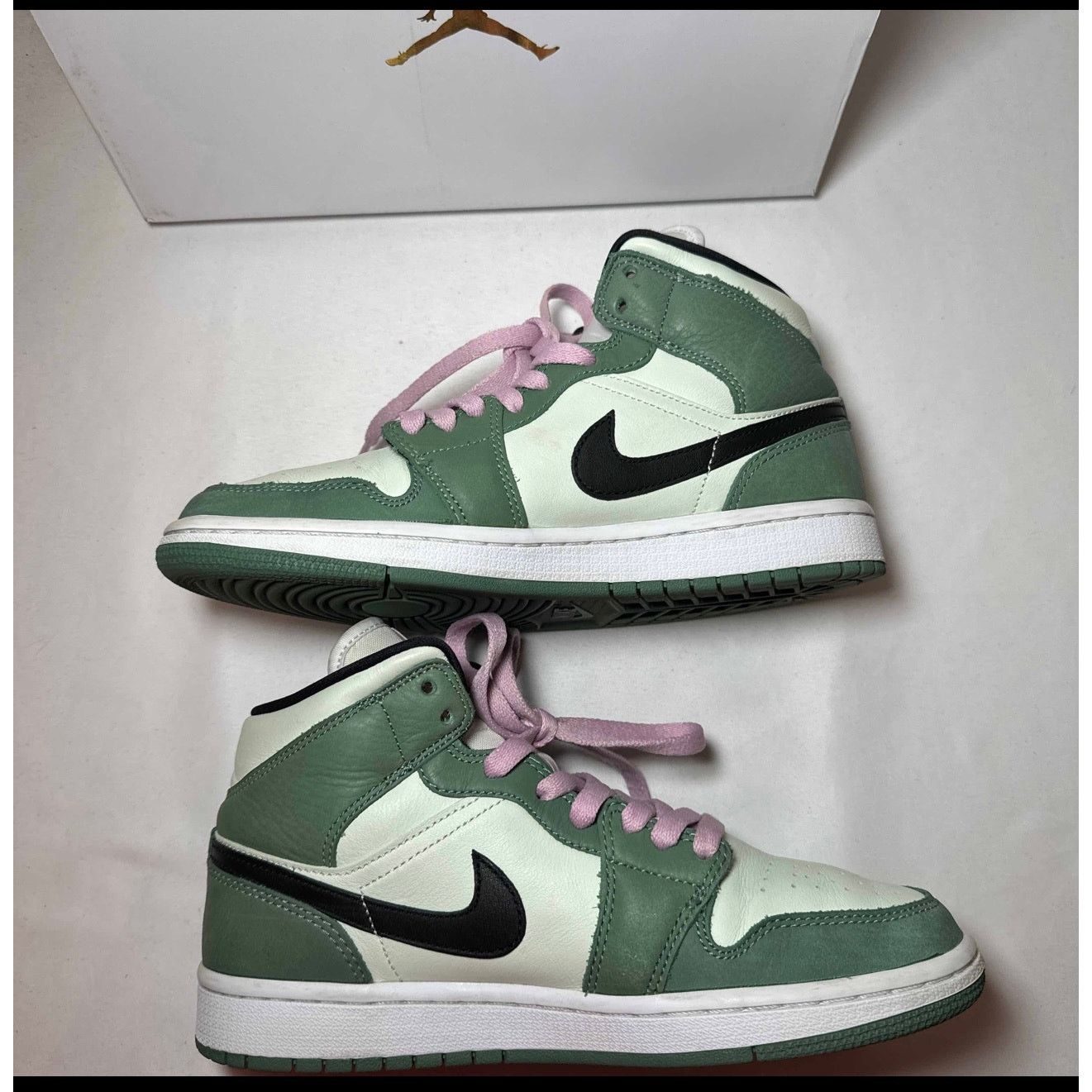 Jordan Brand × Nike Size 8 - Wmns Air Jordan 1 Mid SE Dutch Green Women's Shoes Size US 8 / IT 38 - 3 Thumbnail