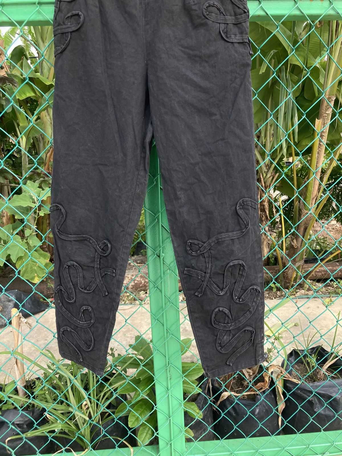 Issey Miyake 80's Issey Miyake Black Appliqué Avant-Garde Pants Size 25" / US 0 / IT 36 - 14 Thumbnail