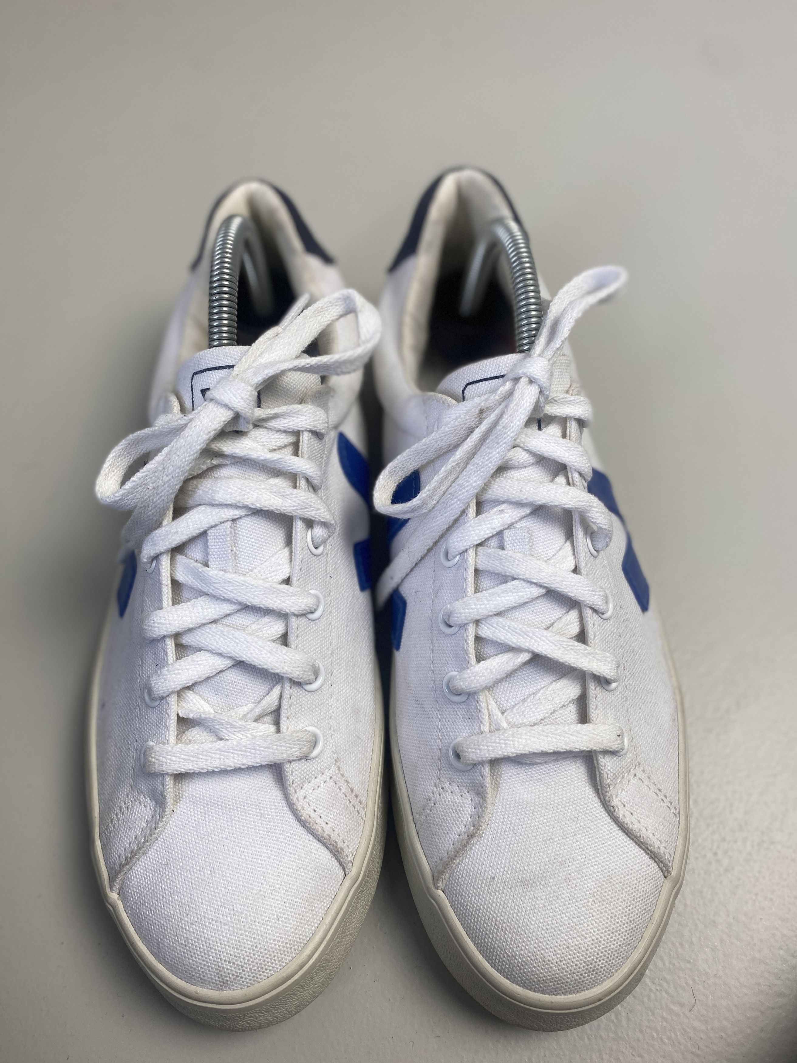 Veja Veja low top sneakers trainers Size US 9 / EU 42 - 2 Thumbnail