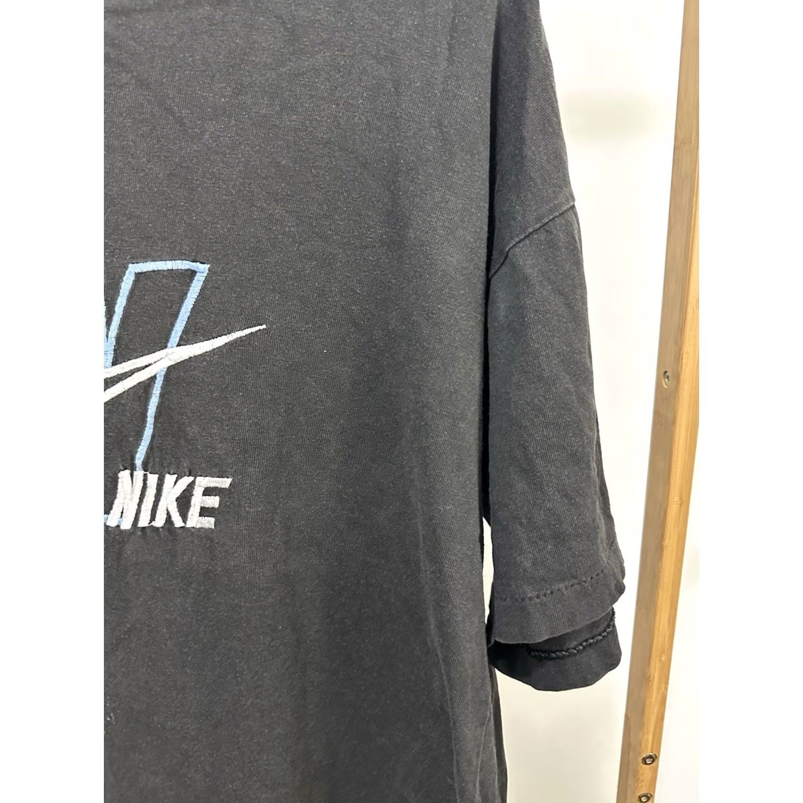 Nike VTG 90s Nike Swoosh Spellout Embroidered Faded Worn Cotton T-Shirt XL Black Mens Size US XL / EU 56 / 4 - 7 Thumbnail