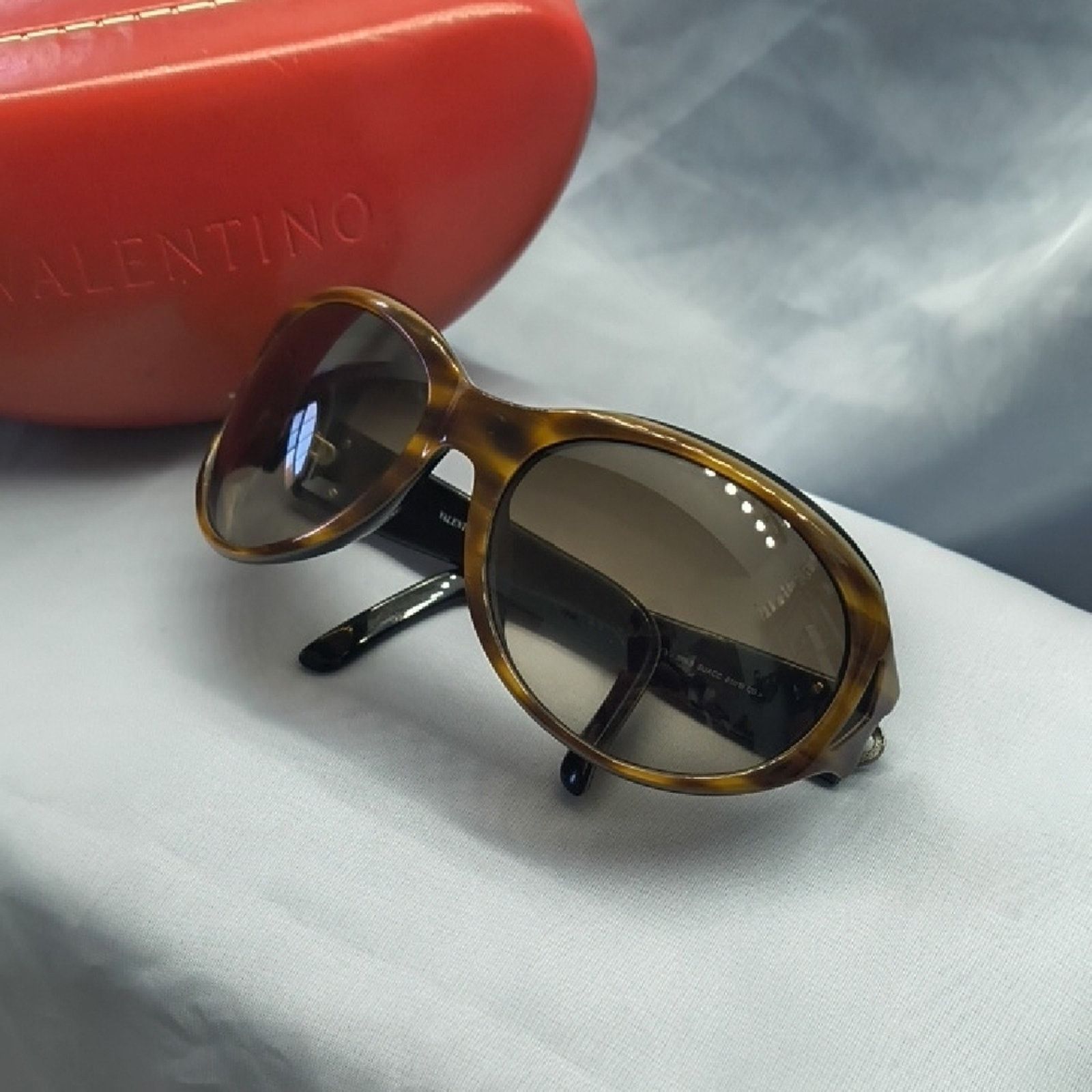 Valentino Valentino Garavani Tortoise Shell Sunglasses Size ONE SIZE - 2 Thumbnail