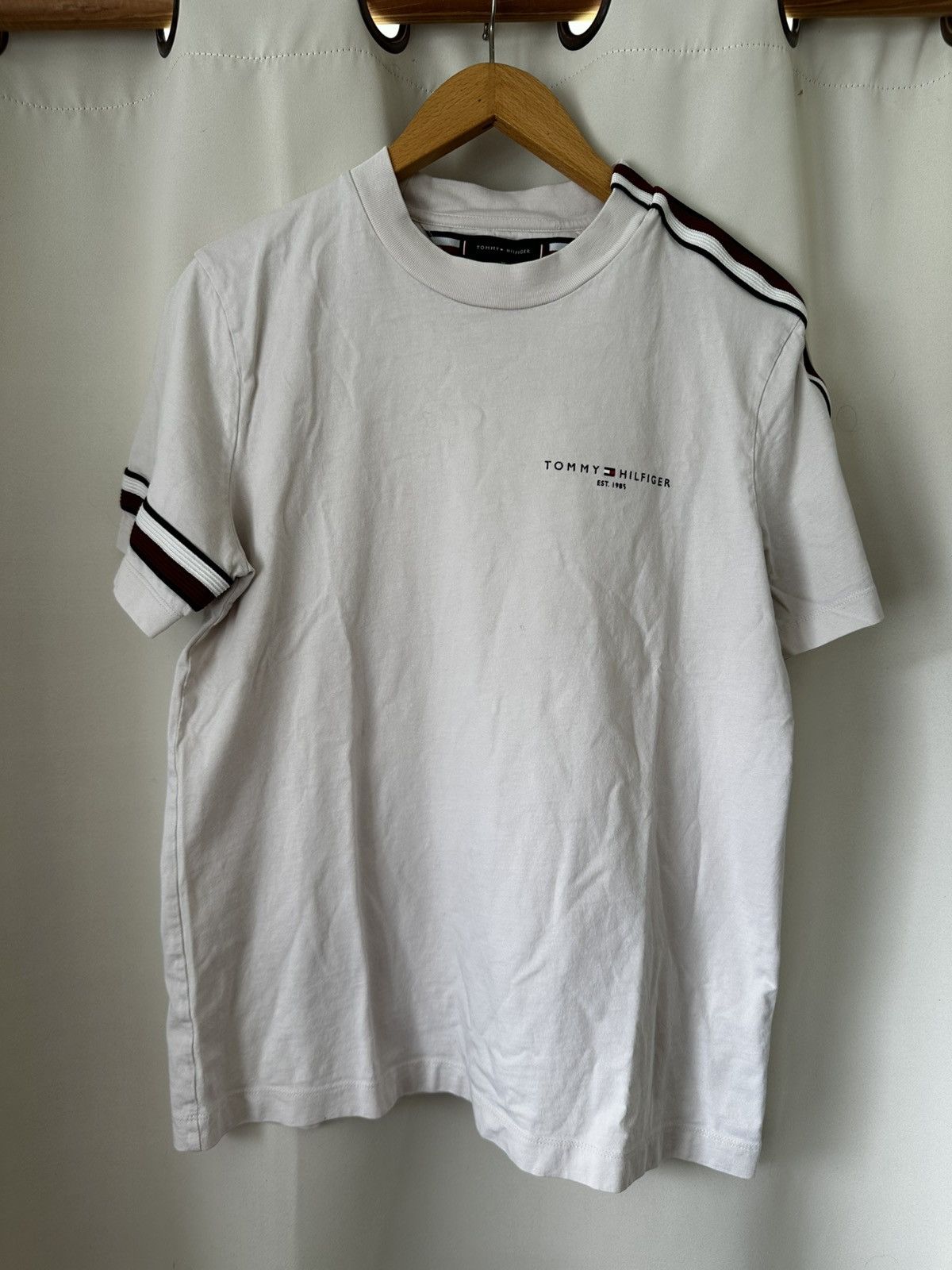 Tommy Hilfiger USED Men's Tommy Hilfiger T-shirt Size: Medium Size US M / EU 48-50 / 2 - 1 Thumbnail