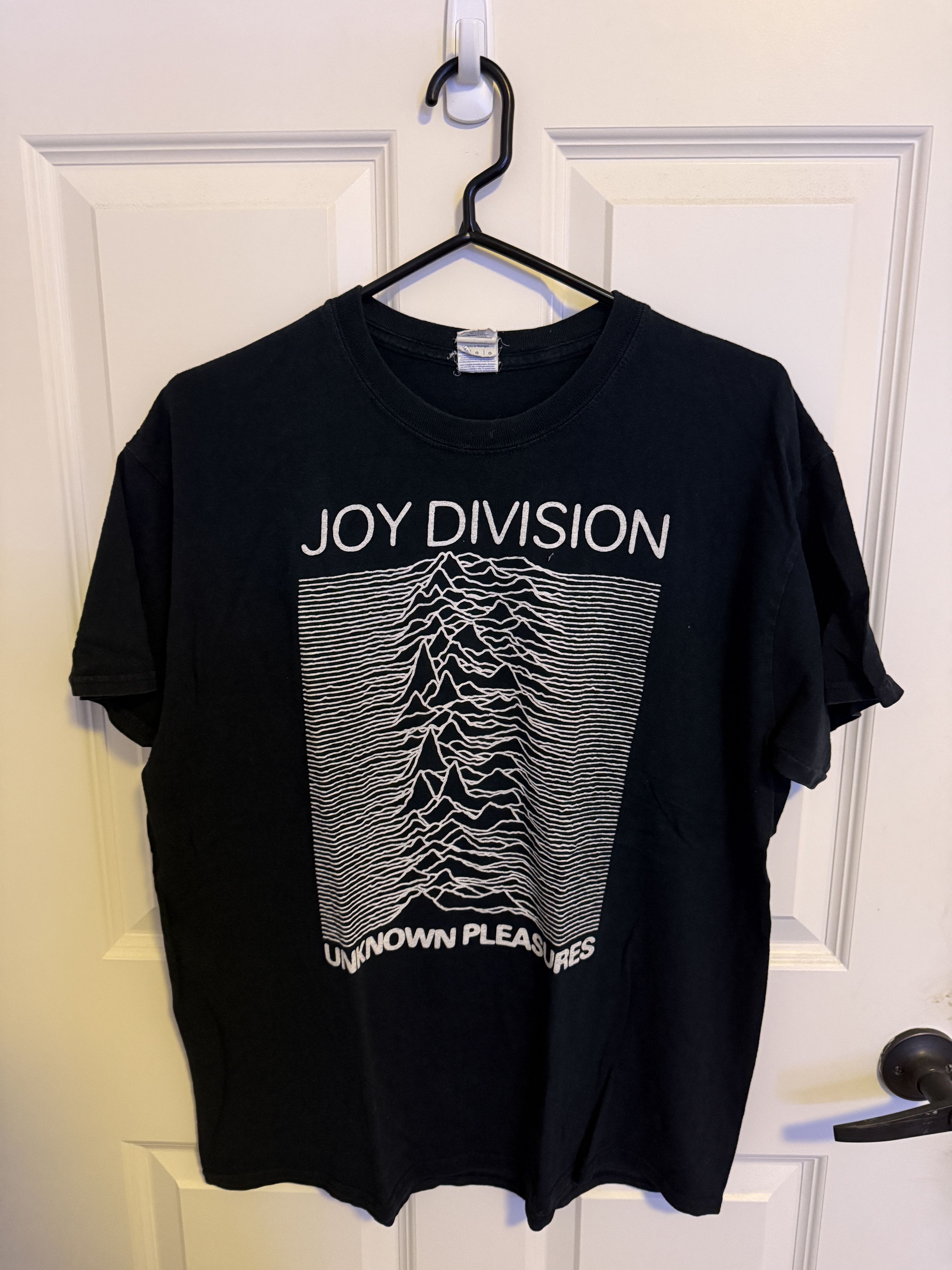Gildan Classic Joy Division Unknown Pleasures T-Shirt Size US L / EU 52-54 / 3 - 1 Thumbnail