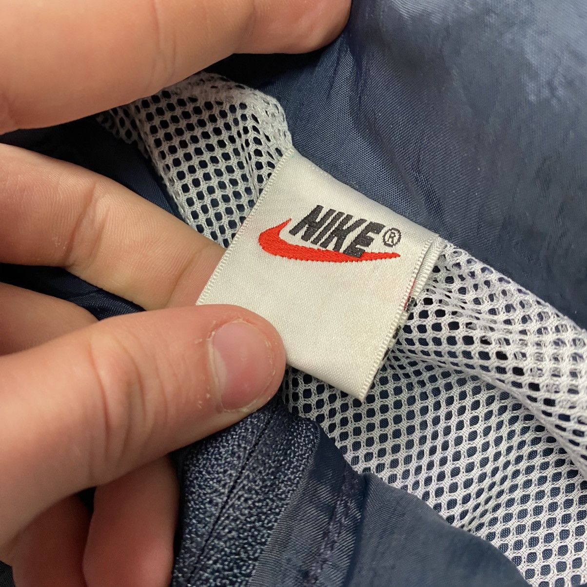 Vintage Vintage Nike Small logo Tracked Nylon 90’s light jacket Size US L / EU 52-54 / 3 - 5 Thumbnail