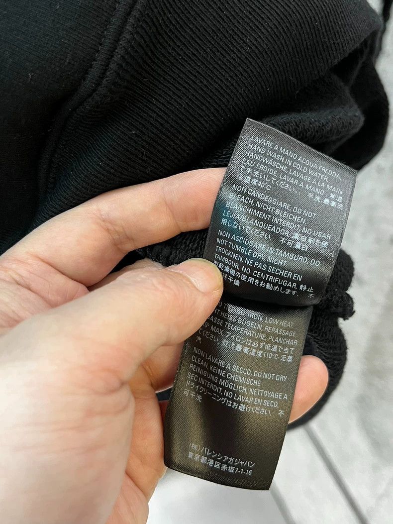 Balenciaga Balenciaga Black portrait hoodie Size US XXS / EU 40 - 7 Thumbnail