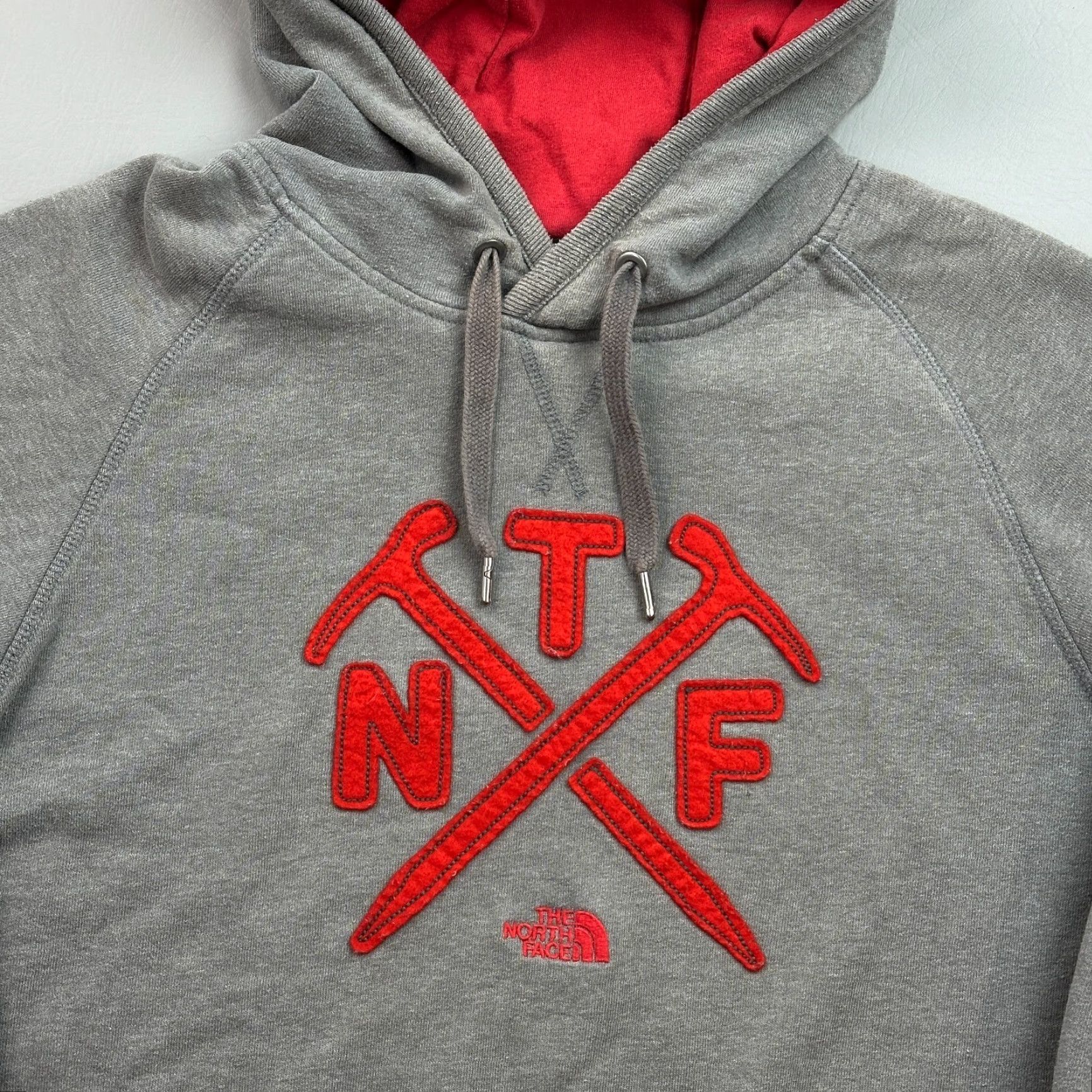 The North Face The North Face Hoodie Mens Large Gray Sewn TNF Logo Pullover Size US L / EU 52-54 / 3 - 4 Thumbnail