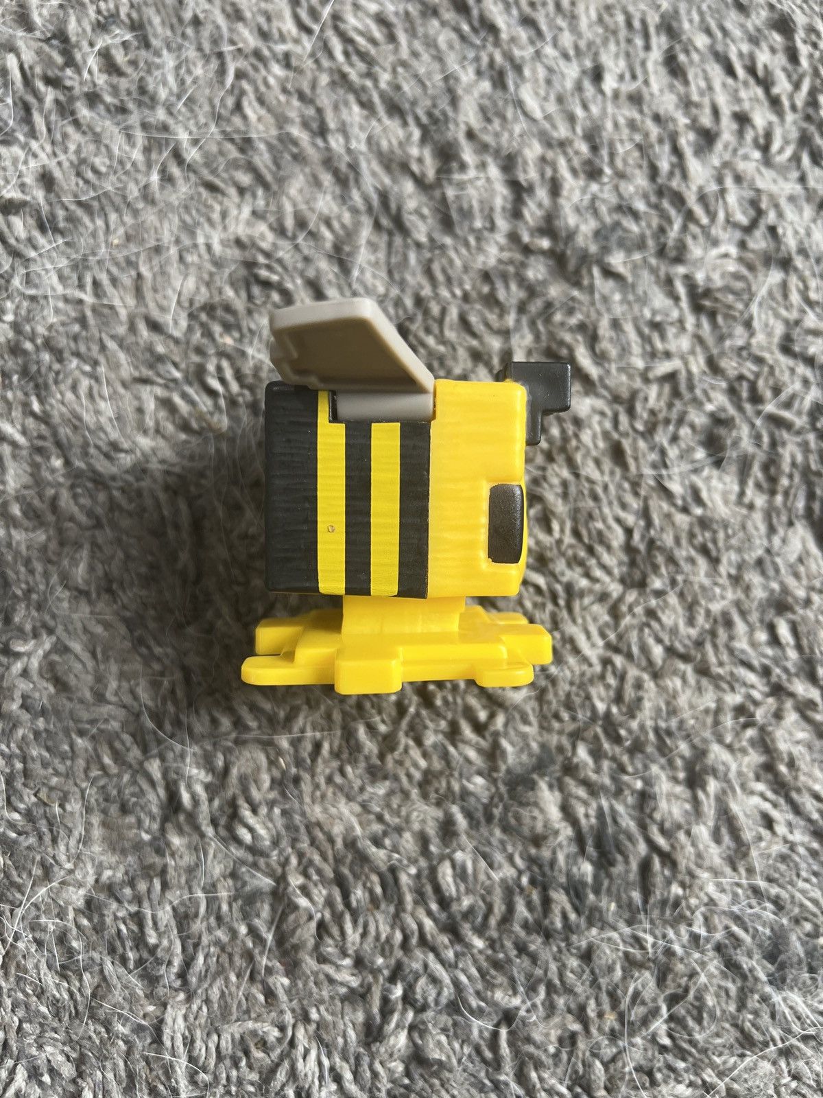 Warner Bros 2025 McDonald’s A Minecraft Movie Bee Figure Size ONE SIZE - 4 Thumbnail