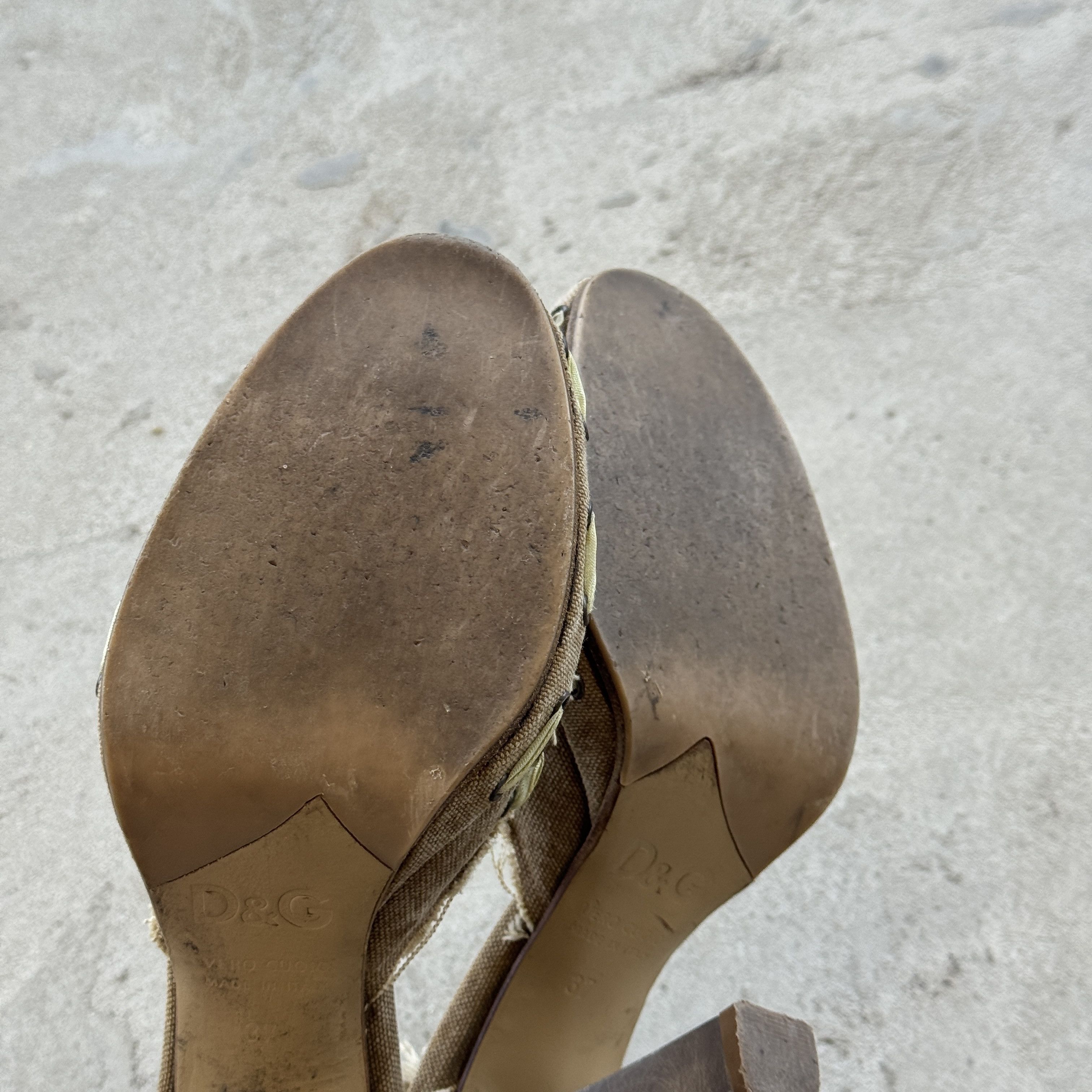 Dolce & Gabbana Vintage D&G Dolce Gabbana Tan Canvas Bow Heels Size 37 Size US 7 / IT 37 - 7 Thumbnail