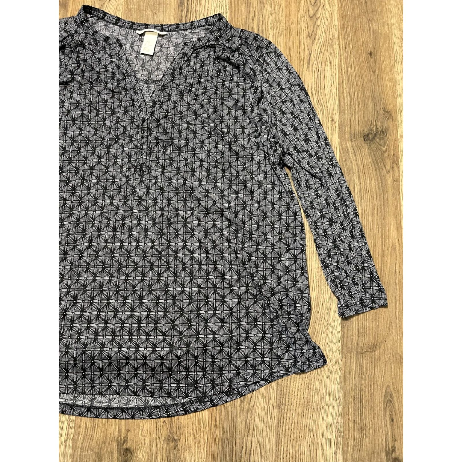 H&M H&M Shirt Women's XL Black Gray 3/4 Sleeve V-neck Size XL / US 12-14 / IT 48-50 - 4 Thumbnail