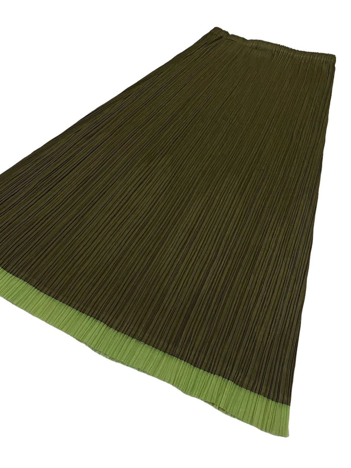 Issey Miyake Pleats Please Issey Miyake Pleated Leaves Motif Long Skirt Size 28" / US 6 / IT 42 - 19 Thumbnail