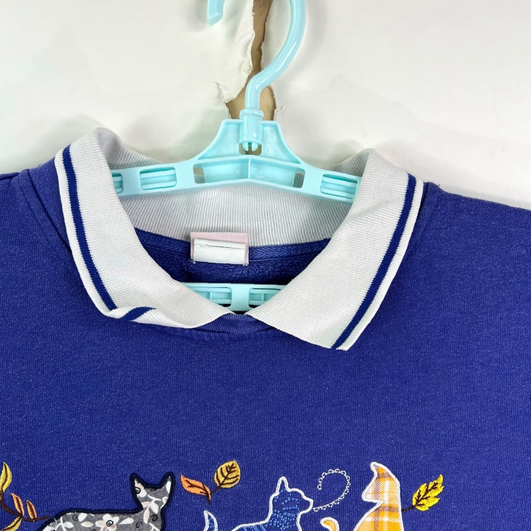 Vintage VINTAGE Adrian Delafield Collared Sweatshirt XL Blue Cat Embroidered Pullover Women Size XL / US 12-14 / IT 48-50 - 3 Thumbnail
