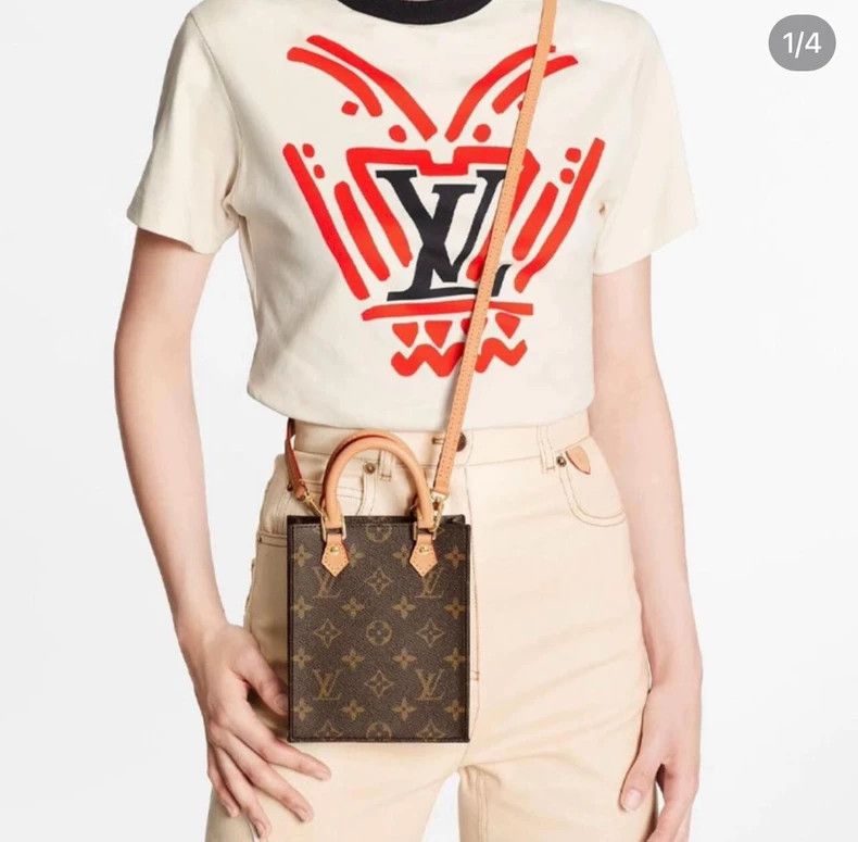 Louis Vuitton Louis Vuitton Yellow large logo short sleeve 2503-Nextarrow Size US M / EU 48-50 / 2 - 9 Thumbnail
