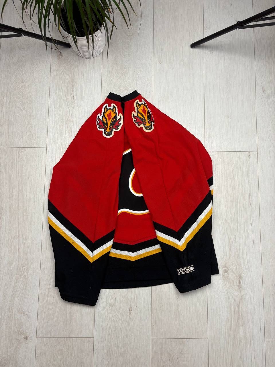 Ccm Vintage Calgary Flames Hockey Jersey NHL CCM Size US S / EU 44-46 / 1 - 5 Thumbnail