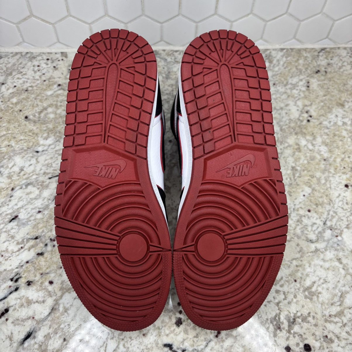 Jordan Brand Size 9.5 - Jordan 1 High OG Bloodline 2019 Light Wear W/Box Size US 9.5 / EU 42-43 - 13 Thumbnail