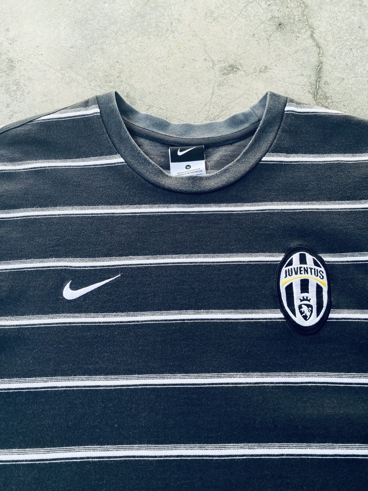 Nike Vintage Y2k Nike Juventus Stripped Faded Tees Size US M / EU 48-50 / 2 - 5 Thumbnail