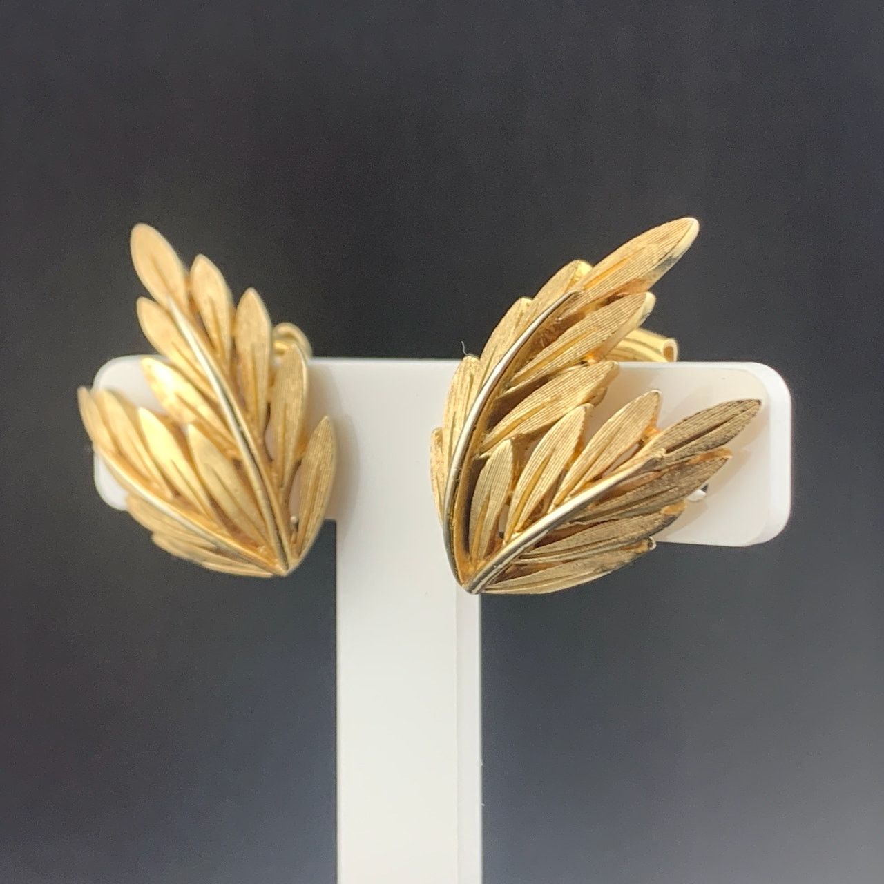 Other Vintage Signed Trifari Gold Tone Leaf Clip On Earrings 1.25" Size ONE SIZE - 2 Thumbnail