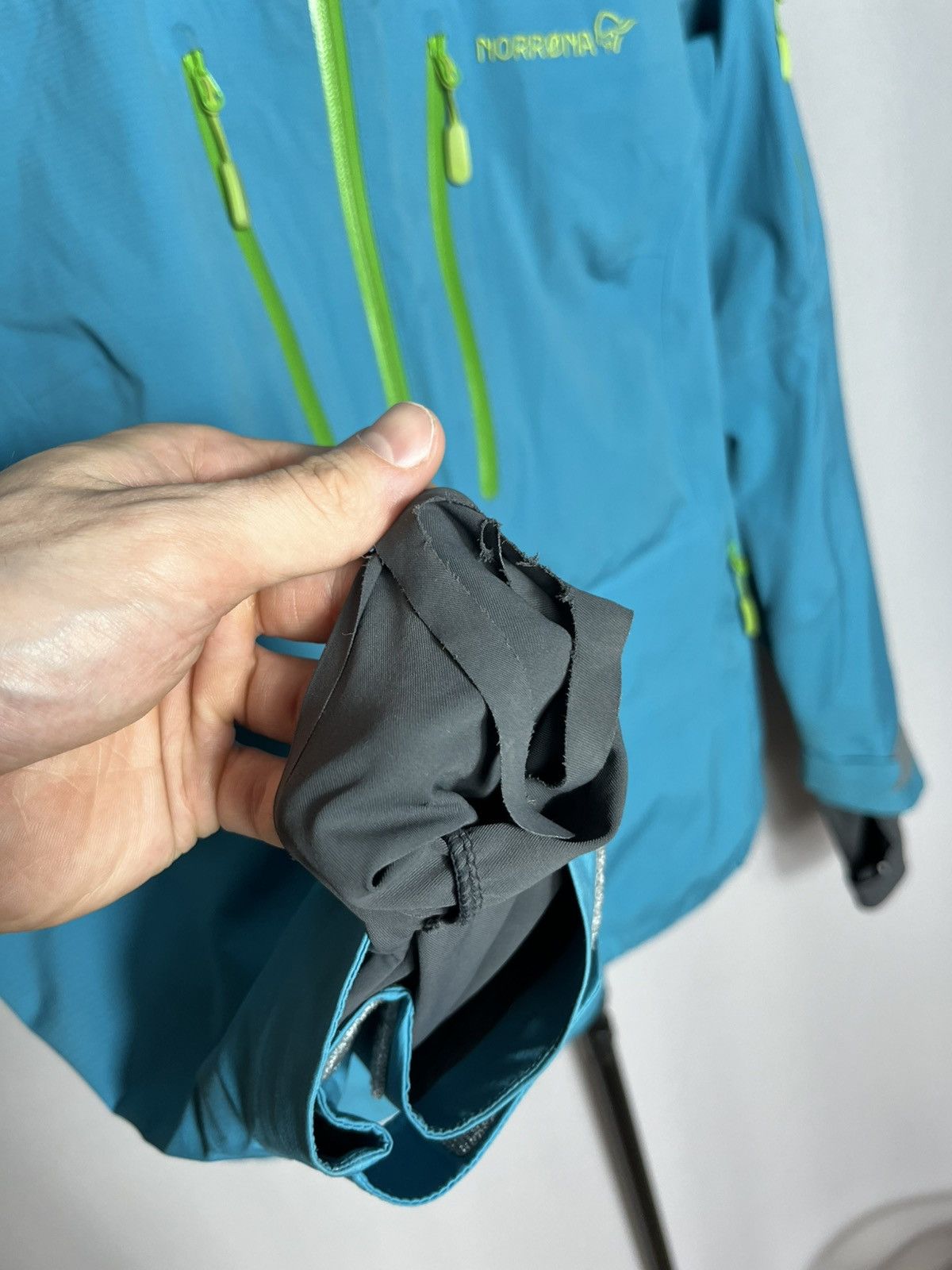 Norrona Norrøna Lofoten Gore-Tex Pro Womans Jacket iceberg blue Rain Size S / US 4 / IT 40 - 4 Thumbnail