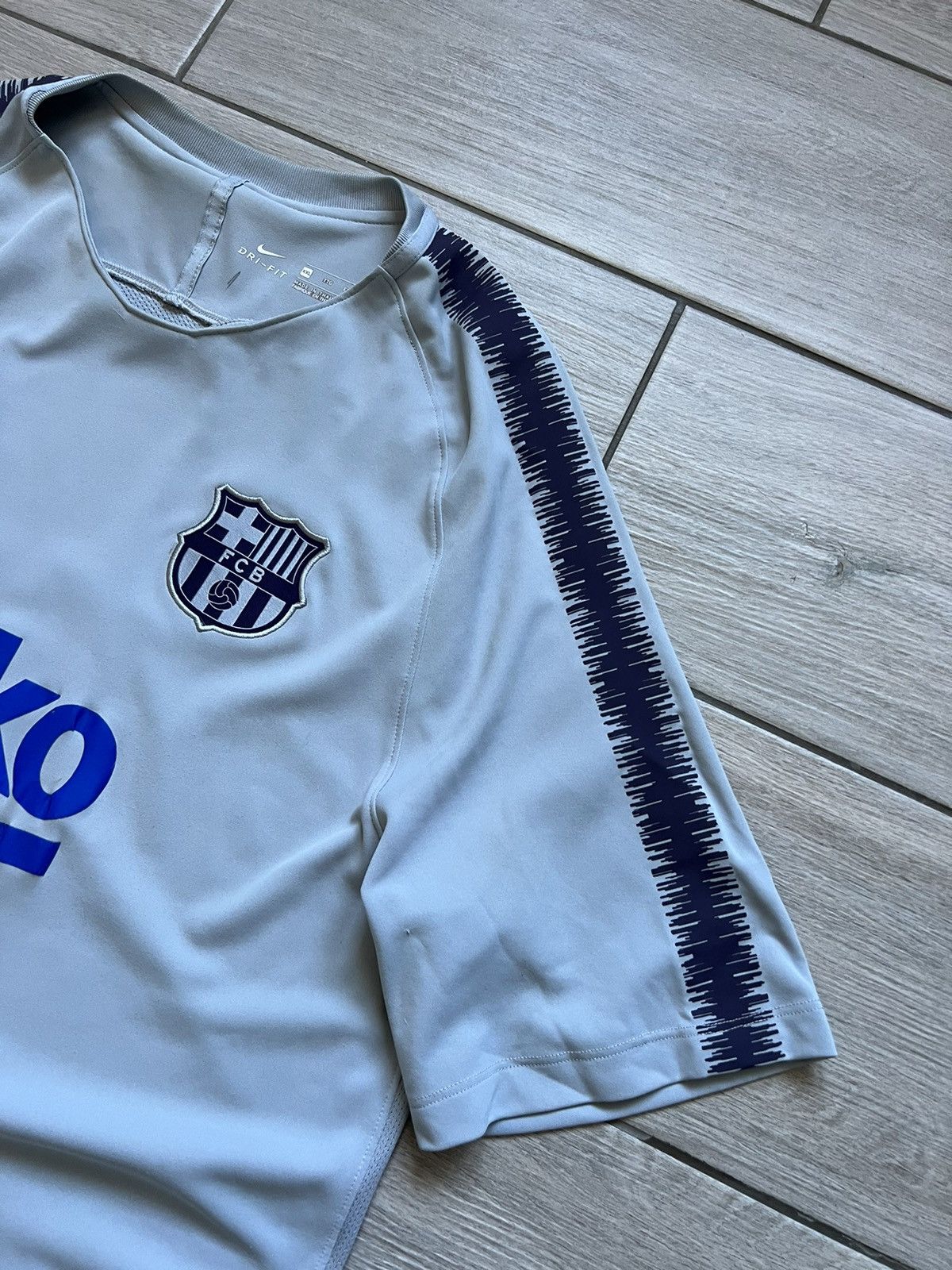 Vintage Nike FC Barcelona 2018 Breathe Football Training Top Size US M / EU 48-50 / 2 - 6 Thumbnail