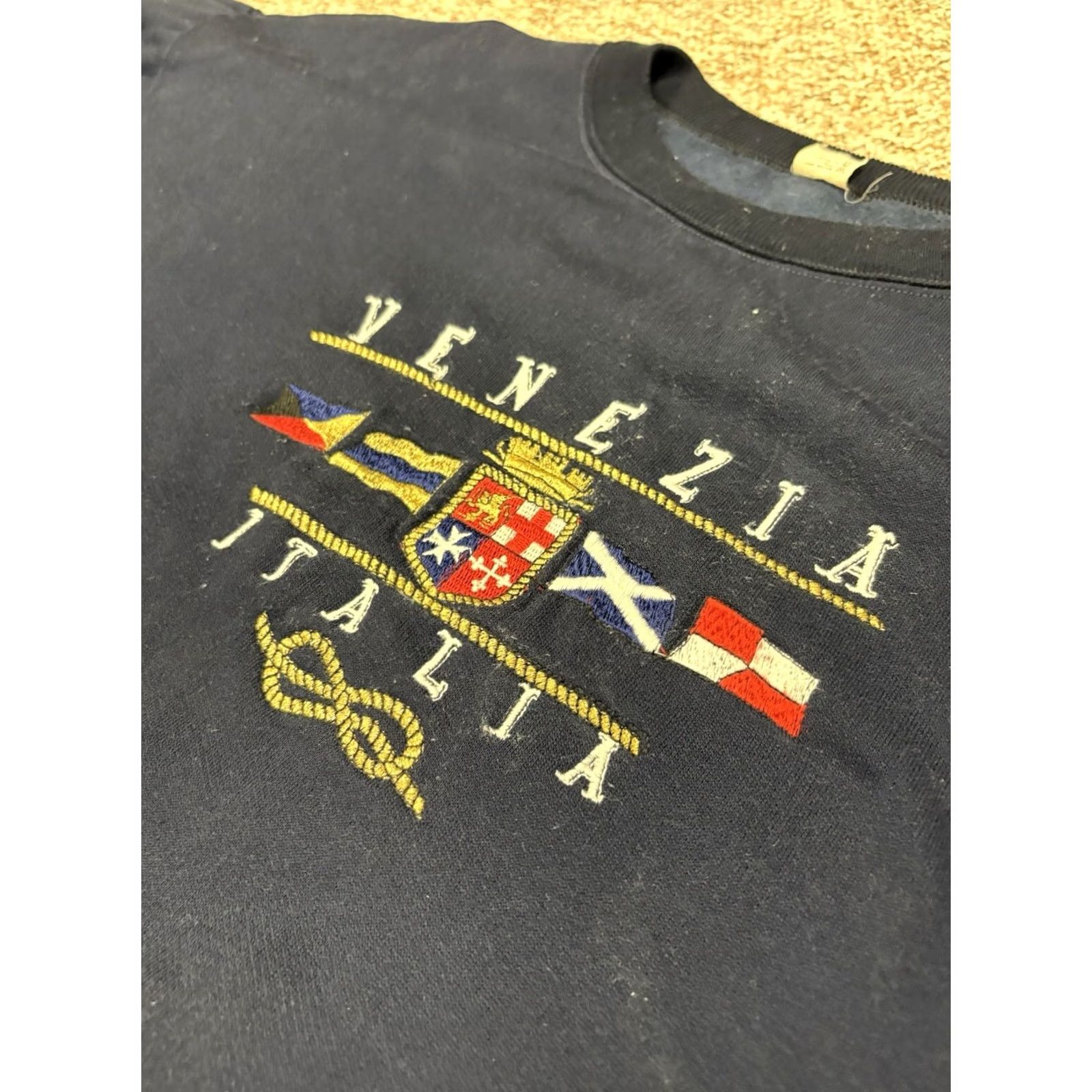 Vintage VINTAGE Venezia Italia Embroidered Crewneck Sweatshirt Navy Blue XXL Men Pullover 80s 90s Italian City Art Embroidered Size US XXL / EU 58 / 5 - 2 Thumbnail