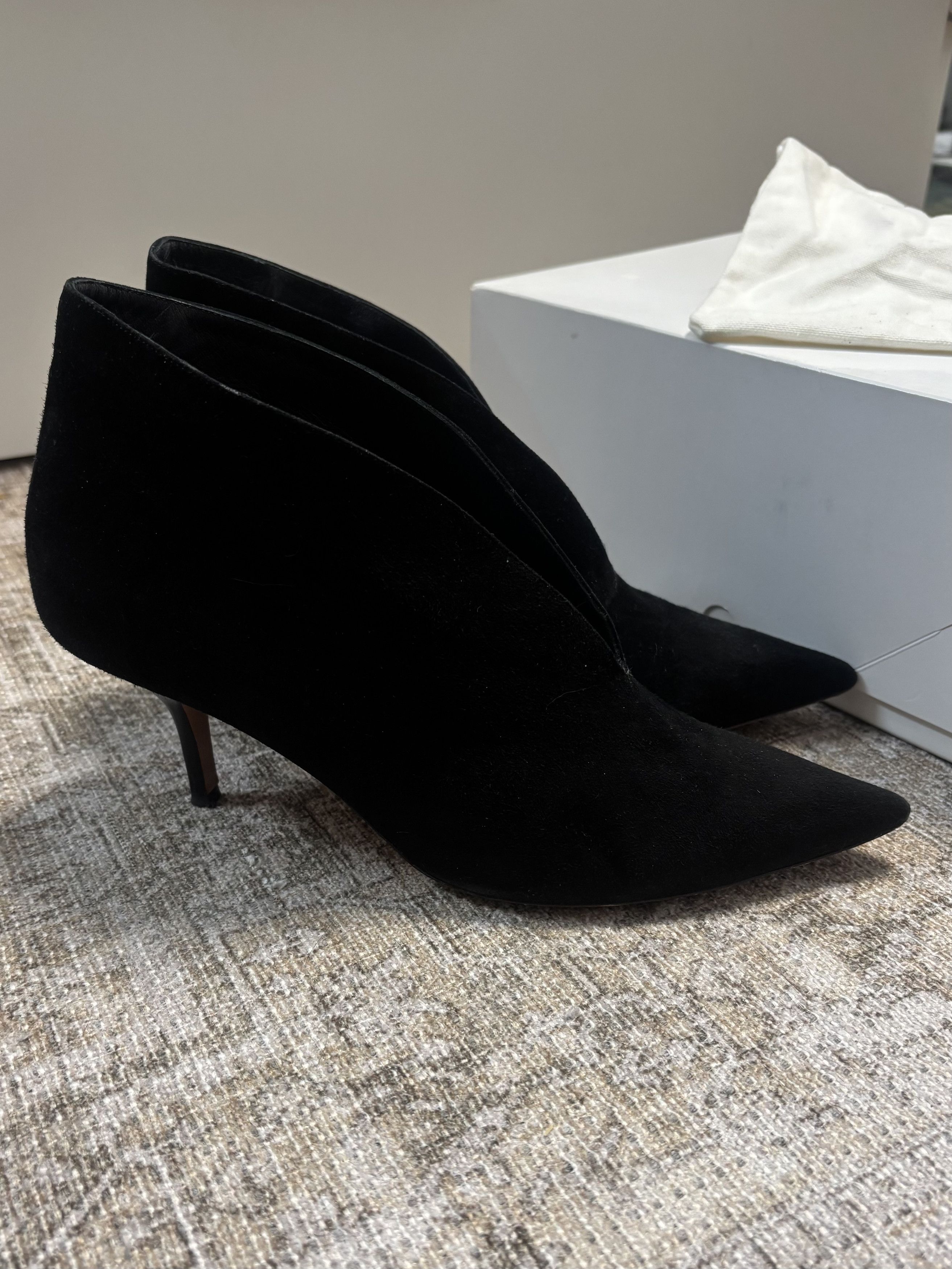 Celine 2007 Phoebe Philo Celine V Neck Heels Pumps Size US 10 / IT 40 - 2 Thumbnail