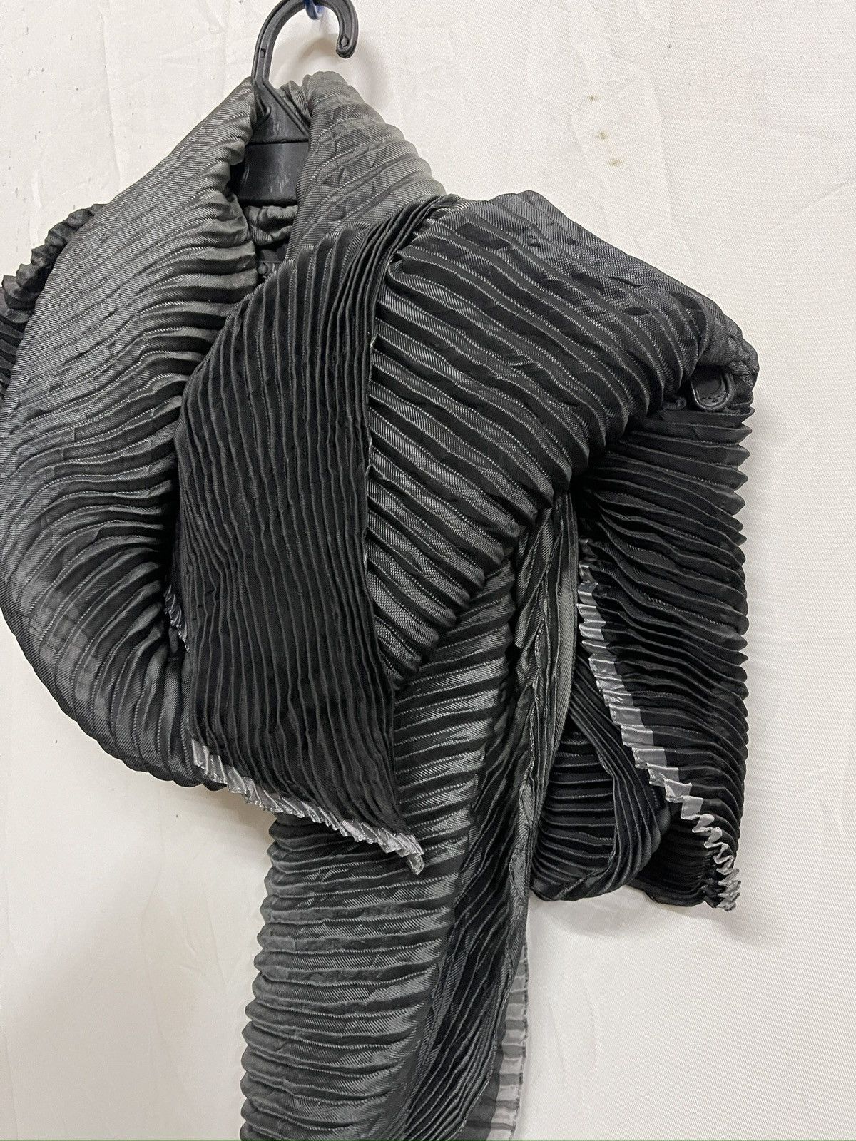 Emporio Armani EMPORIO ARMANI Pleated Stole Scarf Size ONE SIZE - 8 Thumbnail
