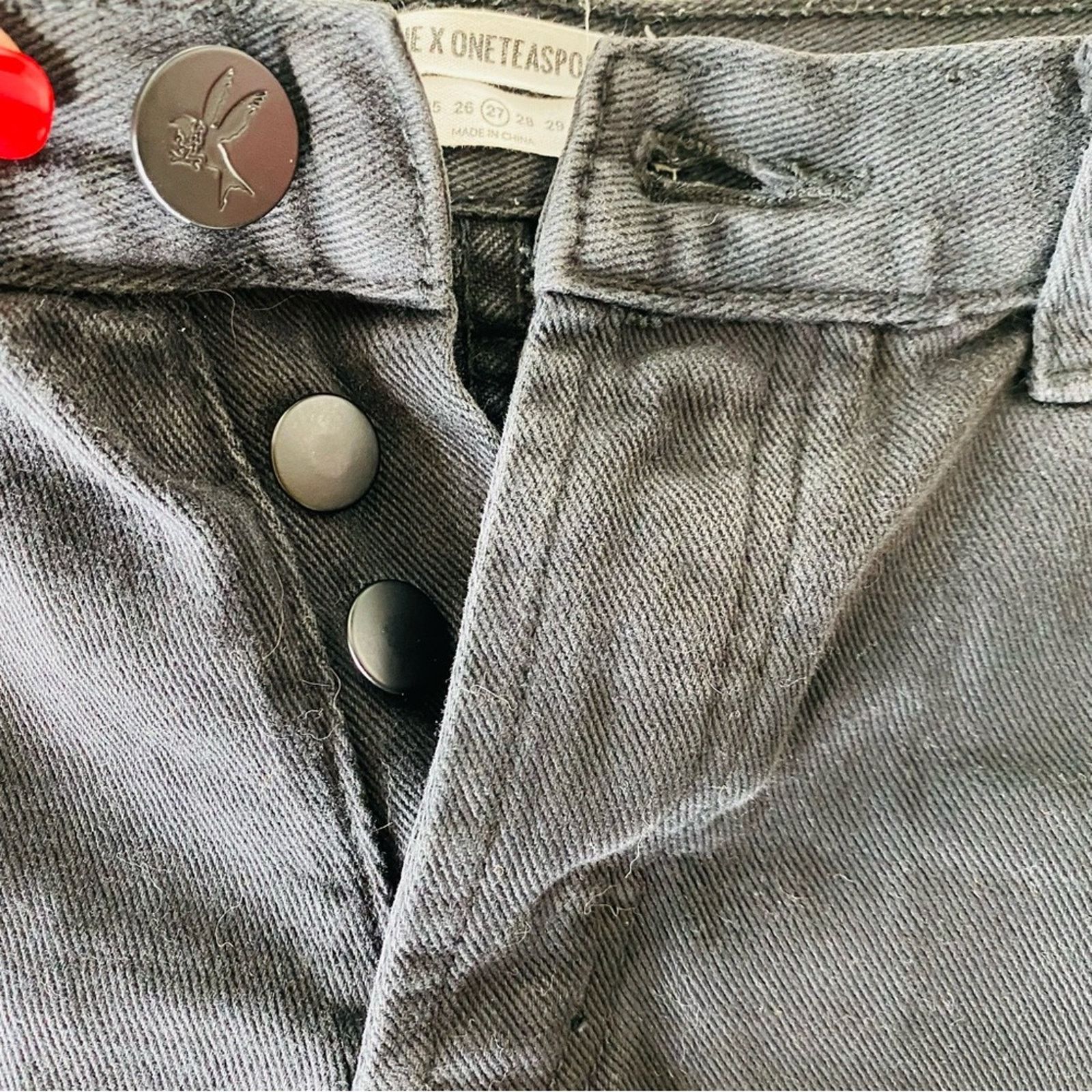 One Teaspoon ONE TEASPOON Mid Rise Bandits Black Wash Denim Cutoffs Short Size 27" / US 4 / IT 40 - 8 Thumbnail