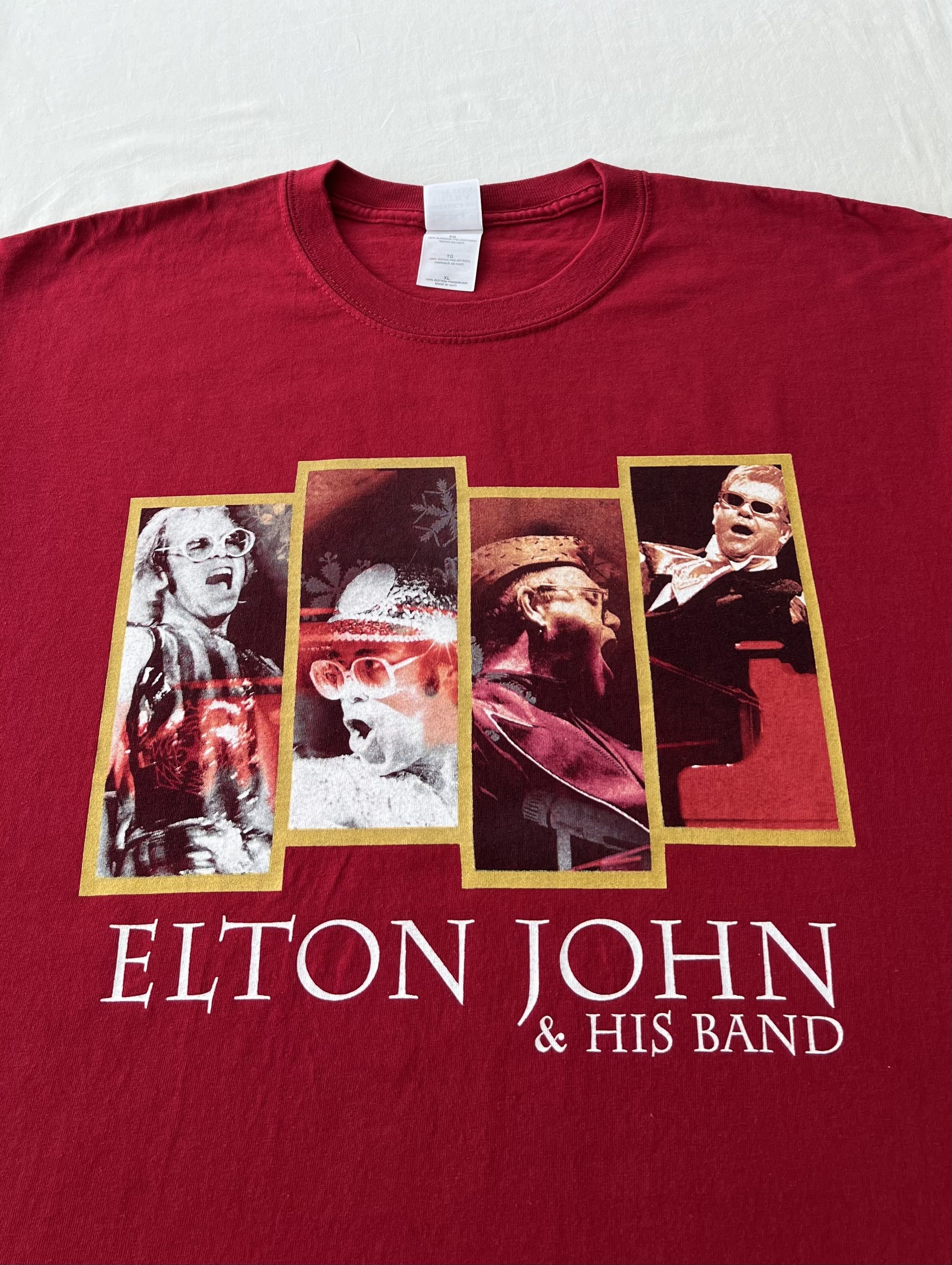 Band Tees Vintage 2004 Elton John & His Band Christmas Red T-shirt Size US XL / EU 56 / 4 - 3 Thumbnail
