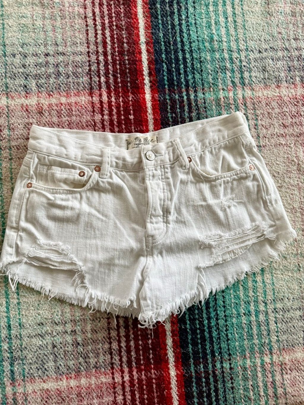 Free People Women's Free People White Distressed Jean Shorts Size 26 Size 26" / US 2 / IT 38 - 3 Thumbnail
