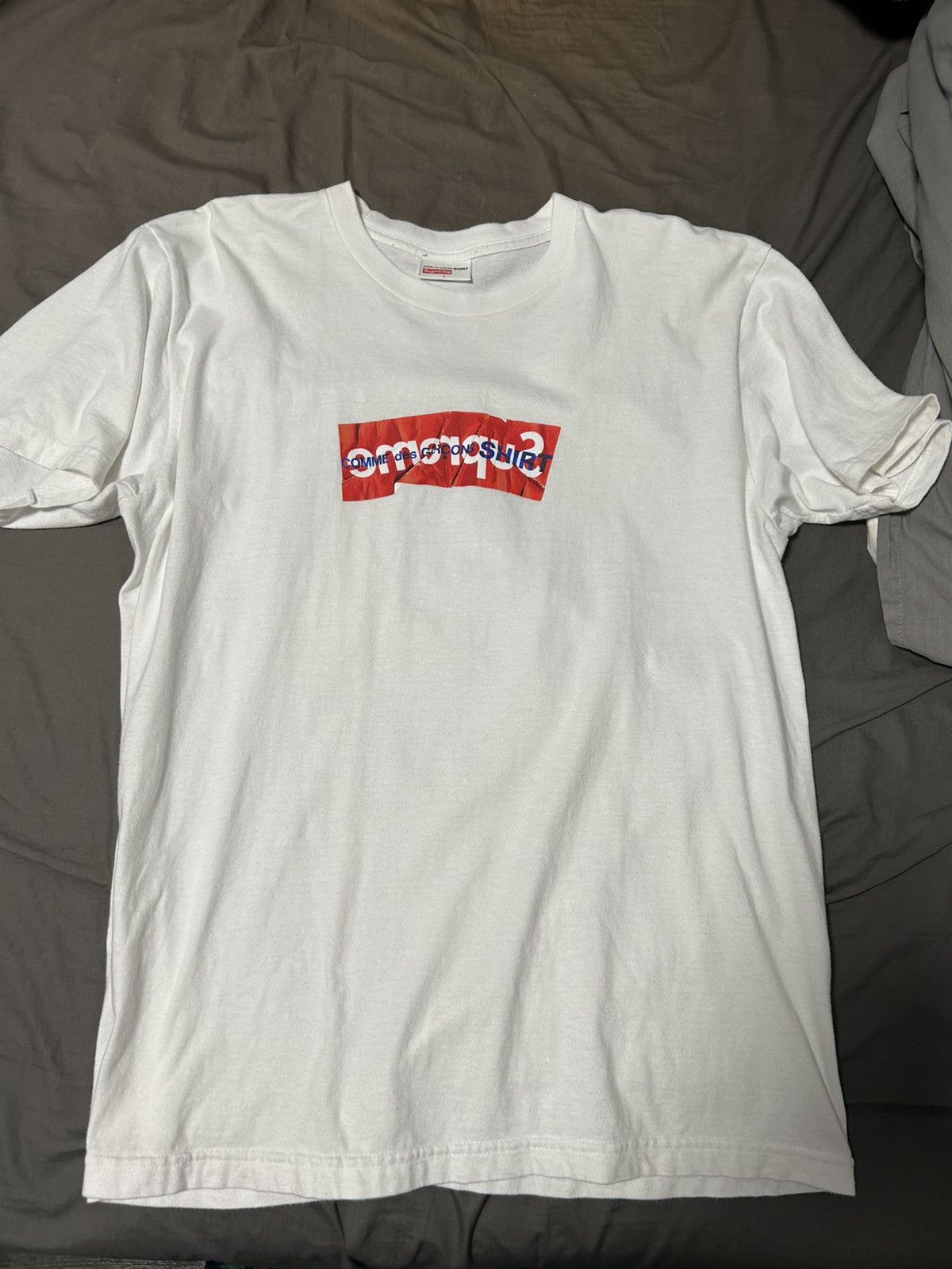 Comme des Garcons SHIRT × Supreme Supreme x Comme des garçons cdg logo tee six large white Size US L / EU 52-54 / 3 - 1 Thumbnail