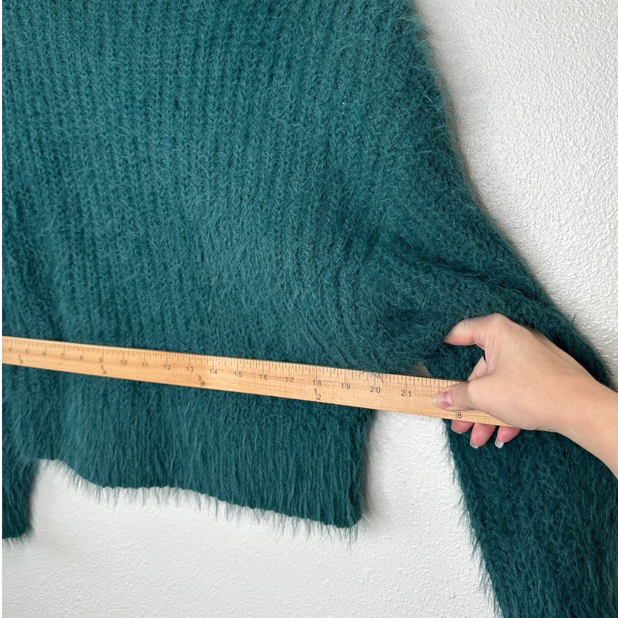 Express Express Green Fuzzy Long Sleeve Mock Neck Crop Sweater XS Size XS / US 0-2 / IT 36-38 - 12 Thumbnail